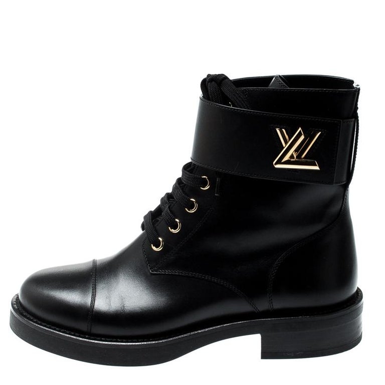 Louis Vuitton Wonderland Combat Boots⁣ Talla: 8 USA • 39 EUR⁣ ⁣  Encuéntralas en www.closetrehab.mx⁣ ⁣ #thinkpreloved