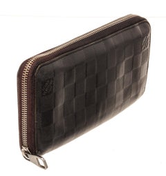 Louis Vuitton Black Leather Zippy Wallet with leather, gold-tone hardware