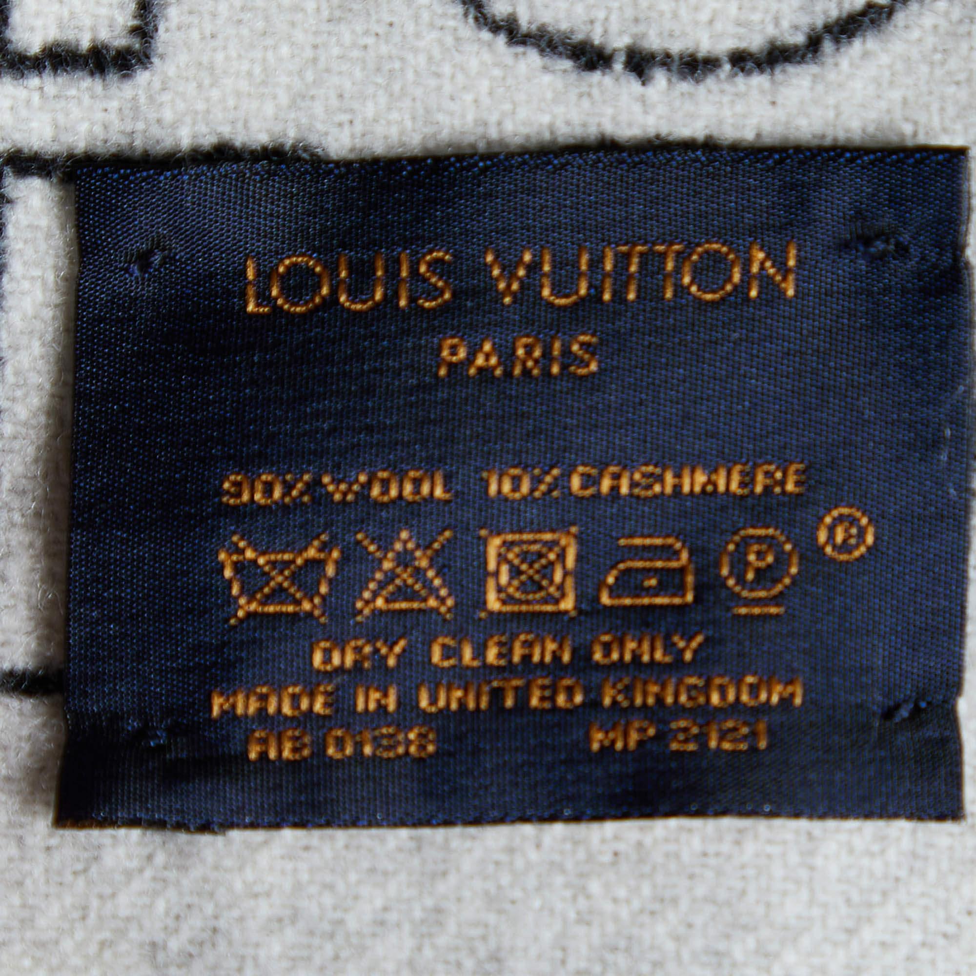 Louis Vuitton Black Logo Intarsia Knit Wool & Cashmere Fringed Muffler In New Condition In Dubai, Al Qouz 2