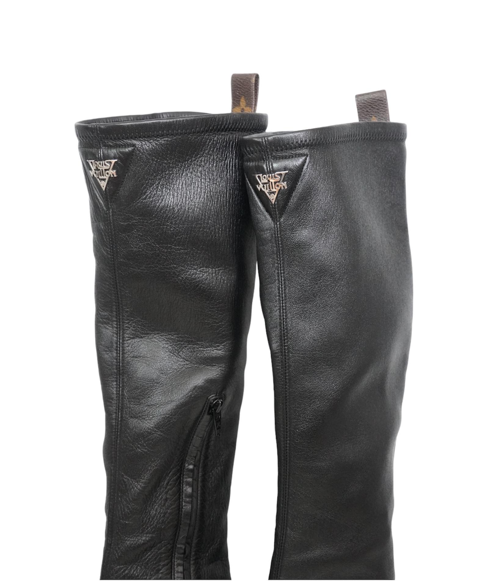 Louis Vuitton Schwarzer langer Stiefel mit Absatz aus Leder Damen im Angebot