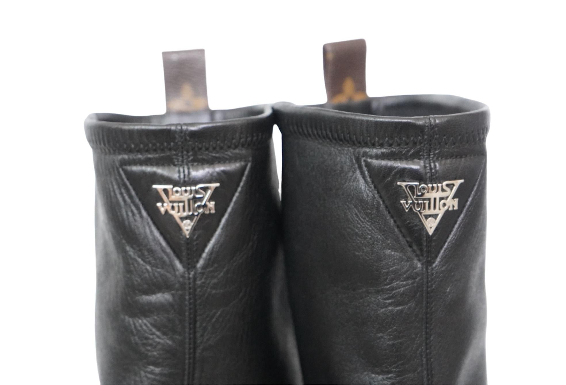 Louis Vuitton Schwarzer langer Stiefel mit Absatz aus Leder im Angebot 1