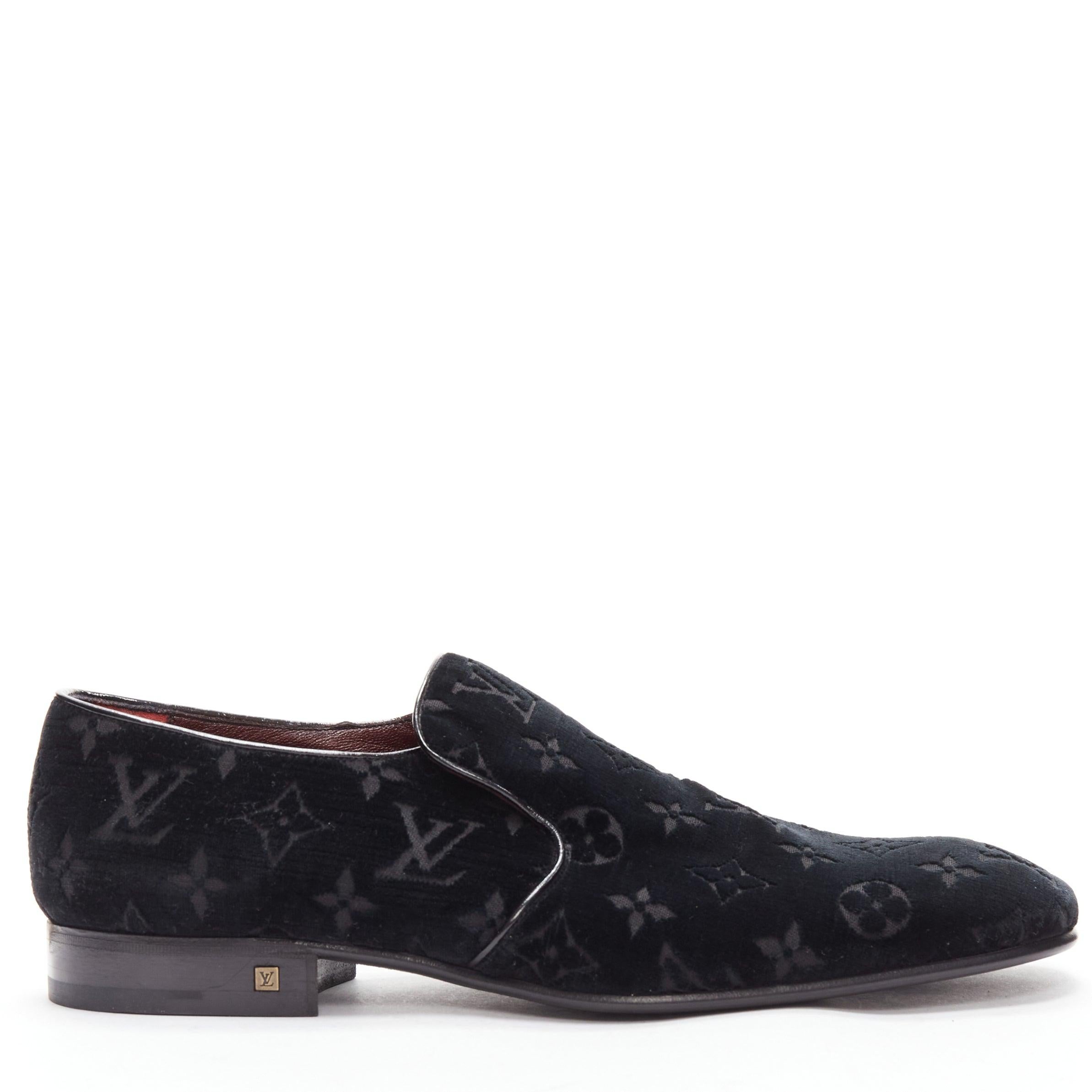 LOUIS VUITTON black LV monogram velvet Le Smoking loafer shoes UK8 EU42
Reference: TGAS/D00665
Brand: Louis Vuitton
Material: Velvet
Color: Black
Pattern: Monogram
Closure: Slip On
Lining: Red Leather
Extra Details: Gold LV logo detail at stacked