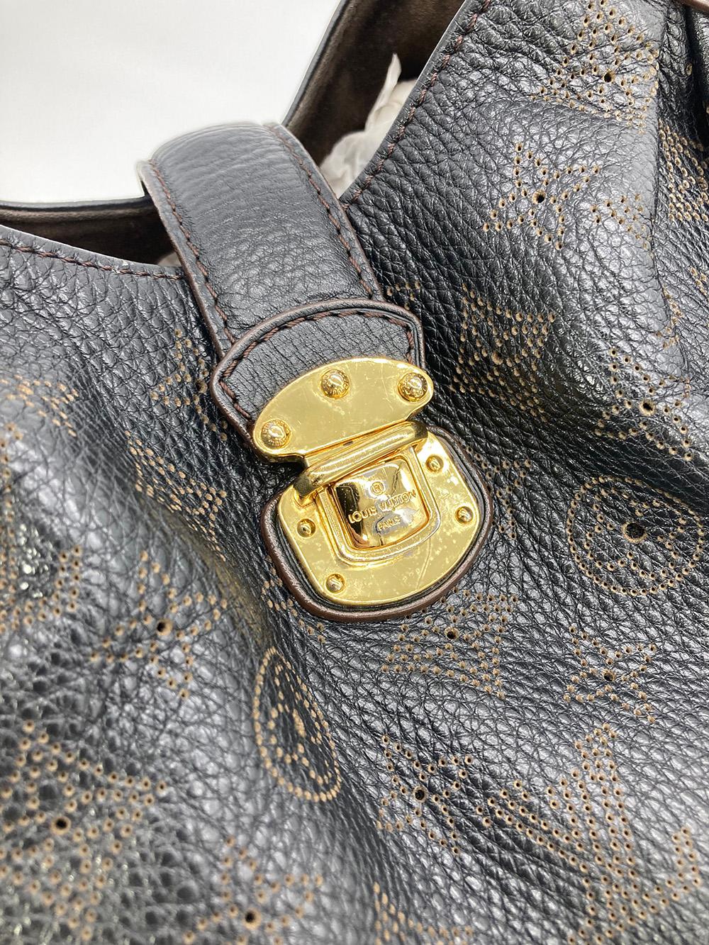 Louis Vuitton Black Mahina GM Shoulder Bag For Sale 1