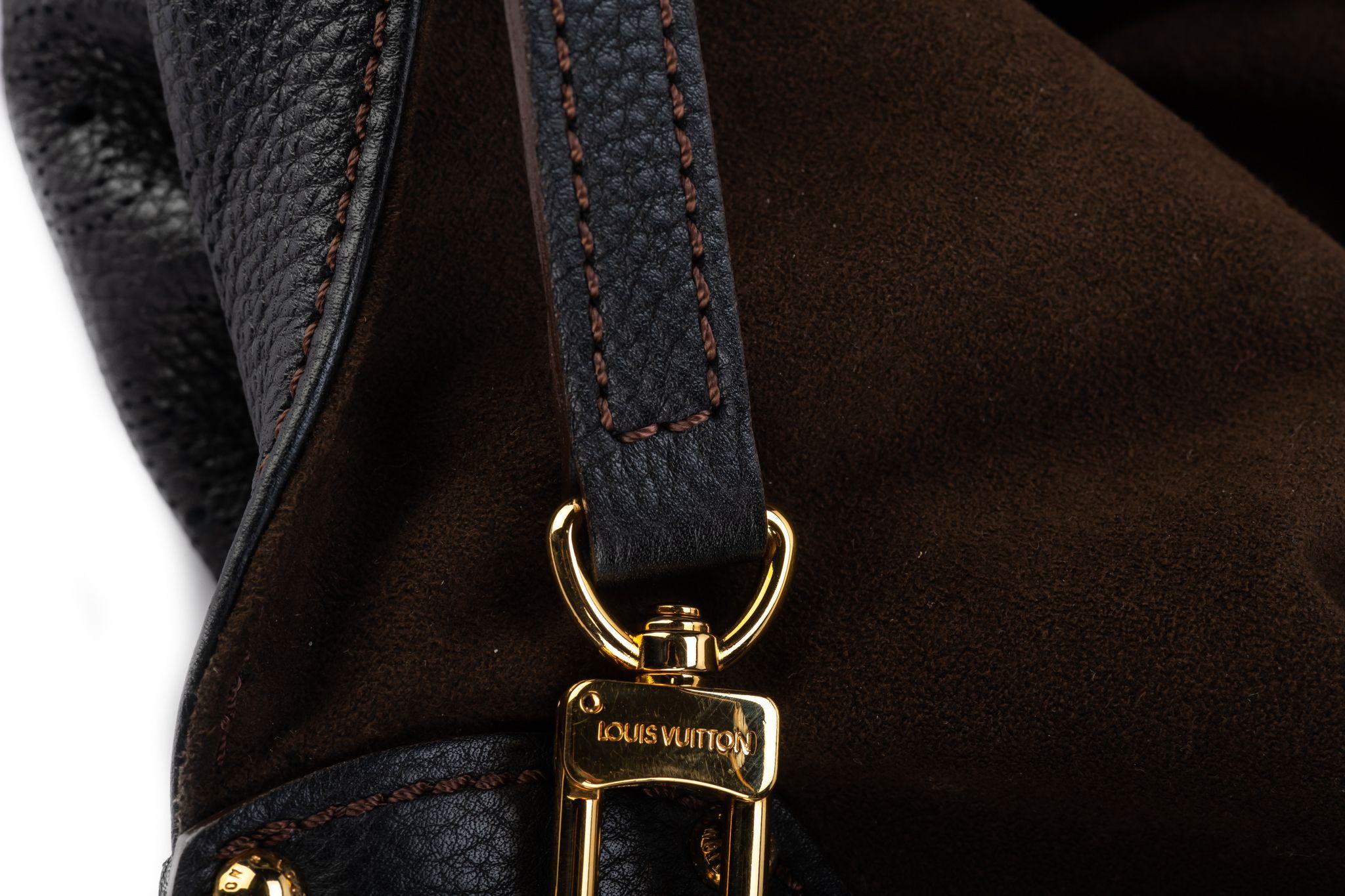 Große schwarze Mahina-Tasche von Louis Vuitton, gebraucht im Angebot 6