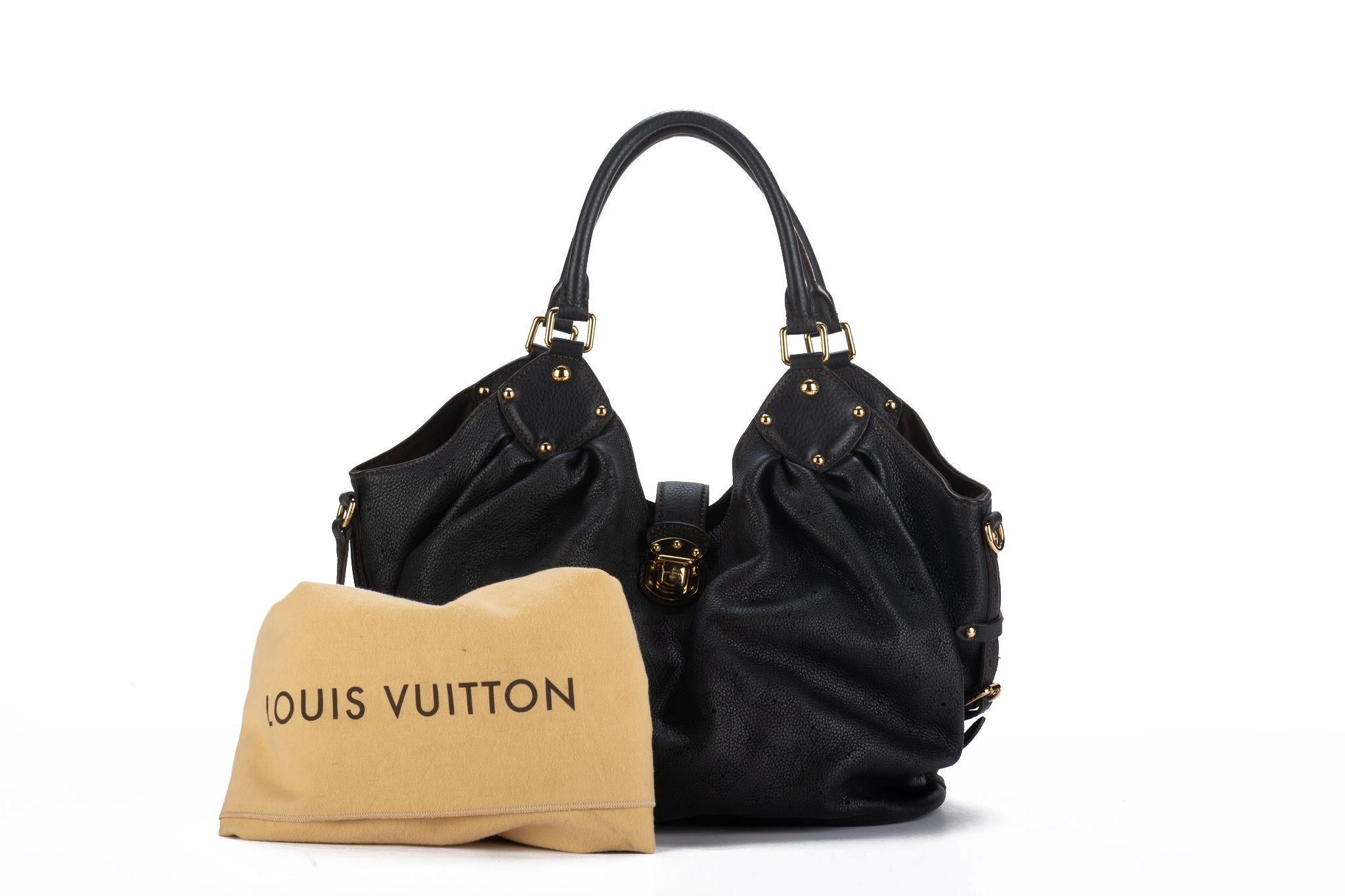 Große schwarze Mahina-Tasche von Louis Vuitton, gebraucht im Angebot 9