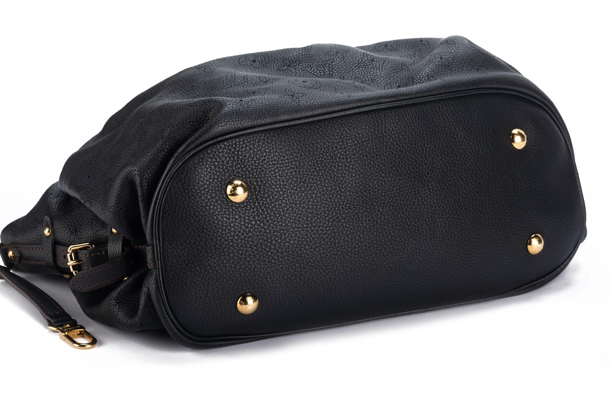 Louis Vuitton - Grand sac noir Mahina, d'occasion Excellent état - En vente à West Hollywood, CA