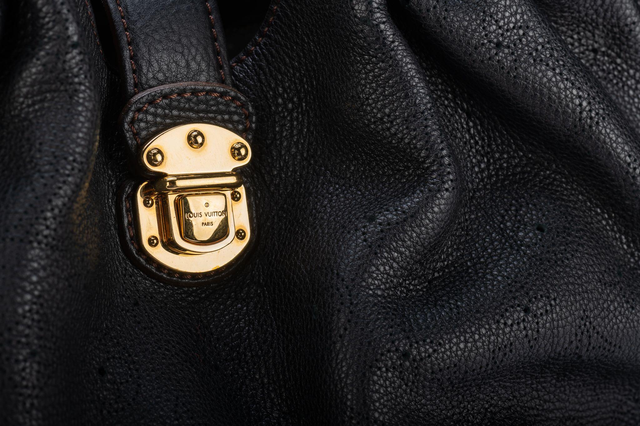 Große schwarze Mahina-Tasche von Louis Vuitton, gebraucht im Angebot 1