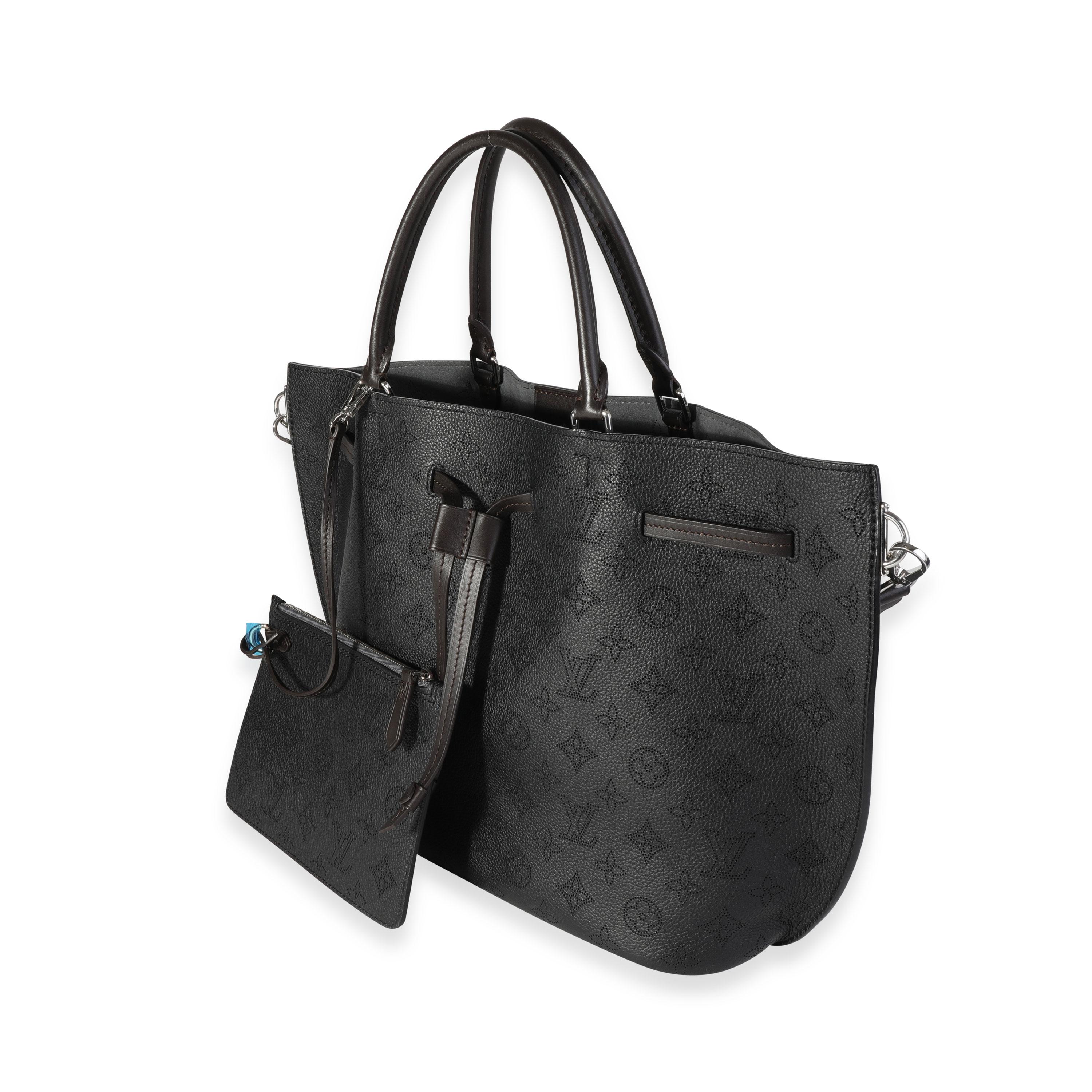 Schwarze Mahaina-Ledertasche Girolata von Louis Vuitton im Zustand „Hervorragend“ in New York, NY