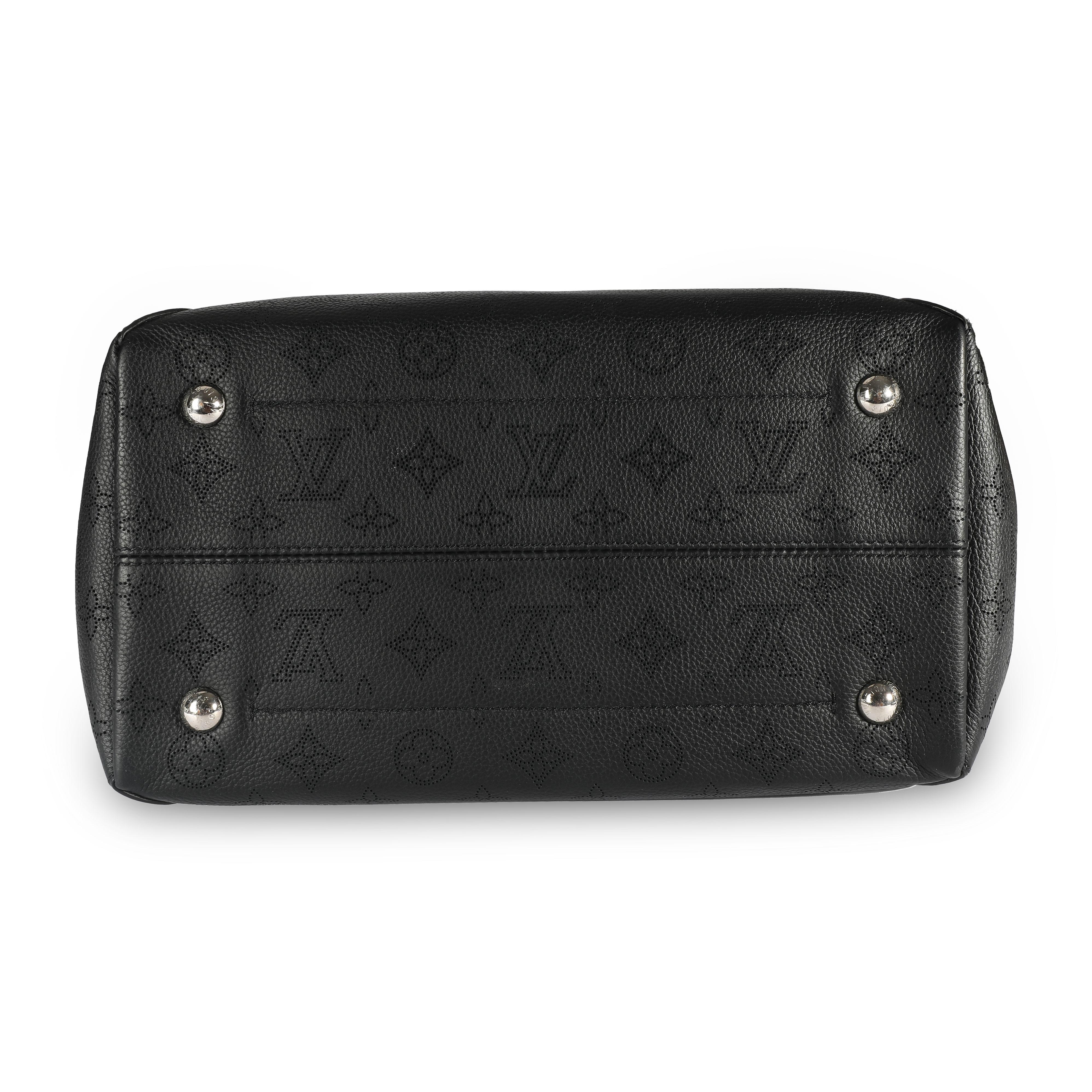 Louis Vuitton Black Mahina Leather Hina MM In Good Condition In New York, NY