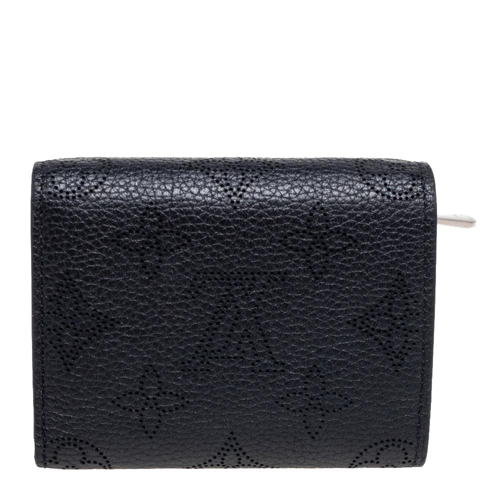 This Louis Vuitton wallet is an immaculate balance of sophistication and rational utility. The Iris wallet has been designed using mahina leather and elevated by a sleek finish. The creation is equipped with ample space for your monetary