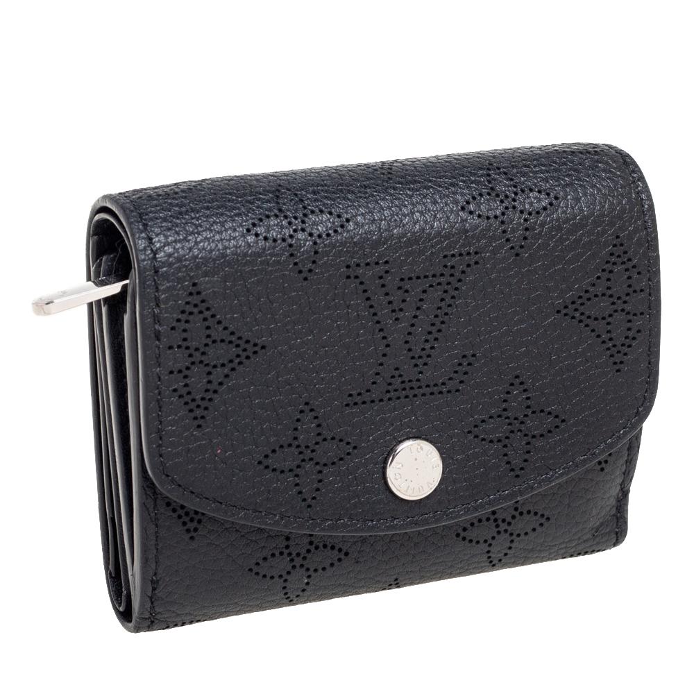 Louis Vuitton Black Mahina Leather Iris XS Wallet In Good Condition In Dubai, Al Qouz 2