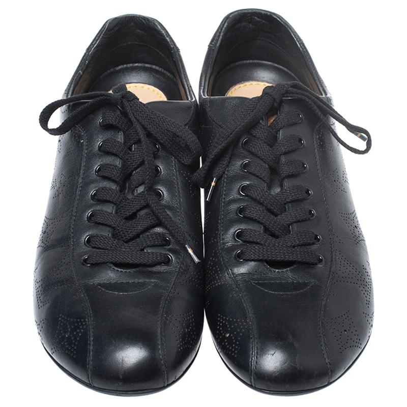 Louis Vuitton Black Mahina Leather Low Top Sneakers Size 39.5 In Good Condition For Sale In Dubai, Al Qouz 2