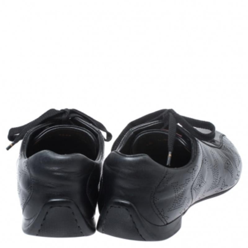 Louis Vuitton Black Mahina Leather Low Top Sneakers Size 39.5 en vente 1