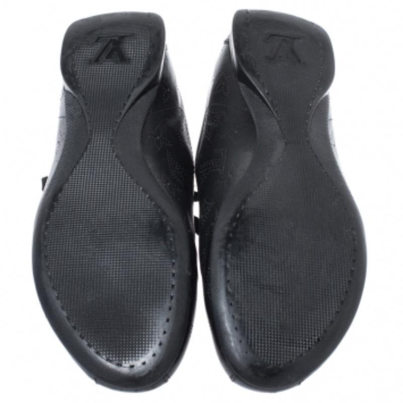 Louis Vuitton Black Mahina Leather Low Top Sneakers Size 39.5 en vente 2