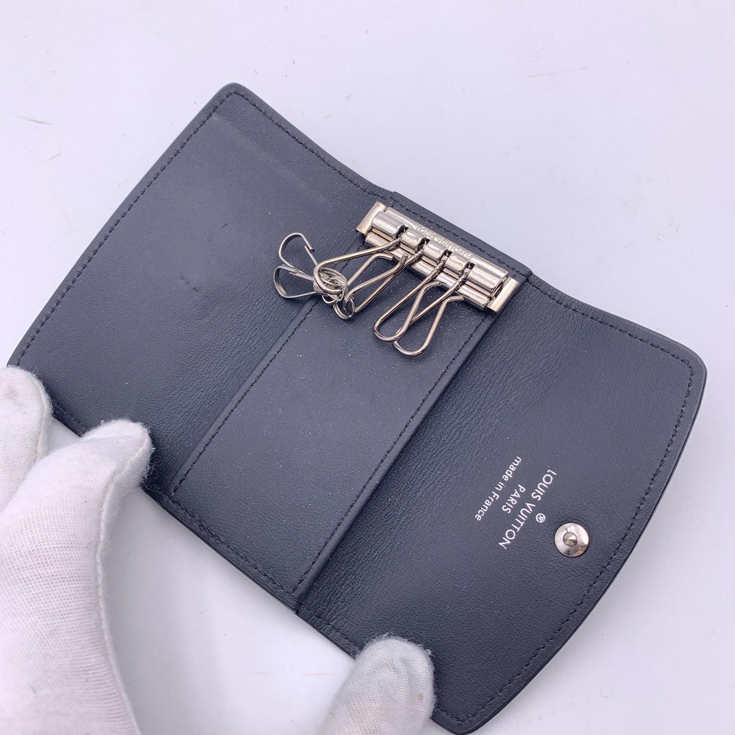 Louis Vuitton Black Mahina Leather Multicle 4 Key Case Holder Pouch Excellent état - En vente à Rome, Rome