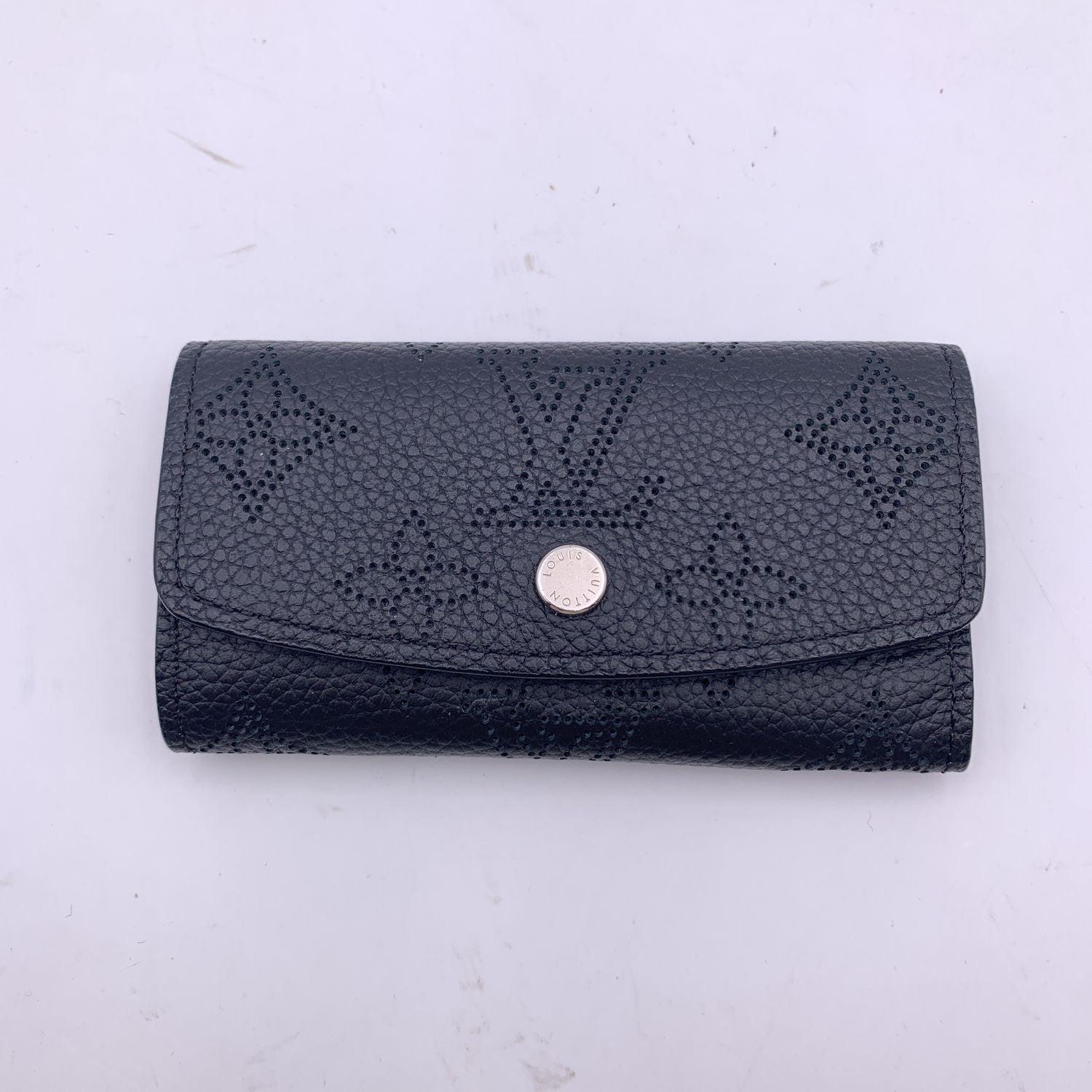 Louis Vuitton Black Mahina Leather Multicle 4 Key Case Holder Pouch en vente 2