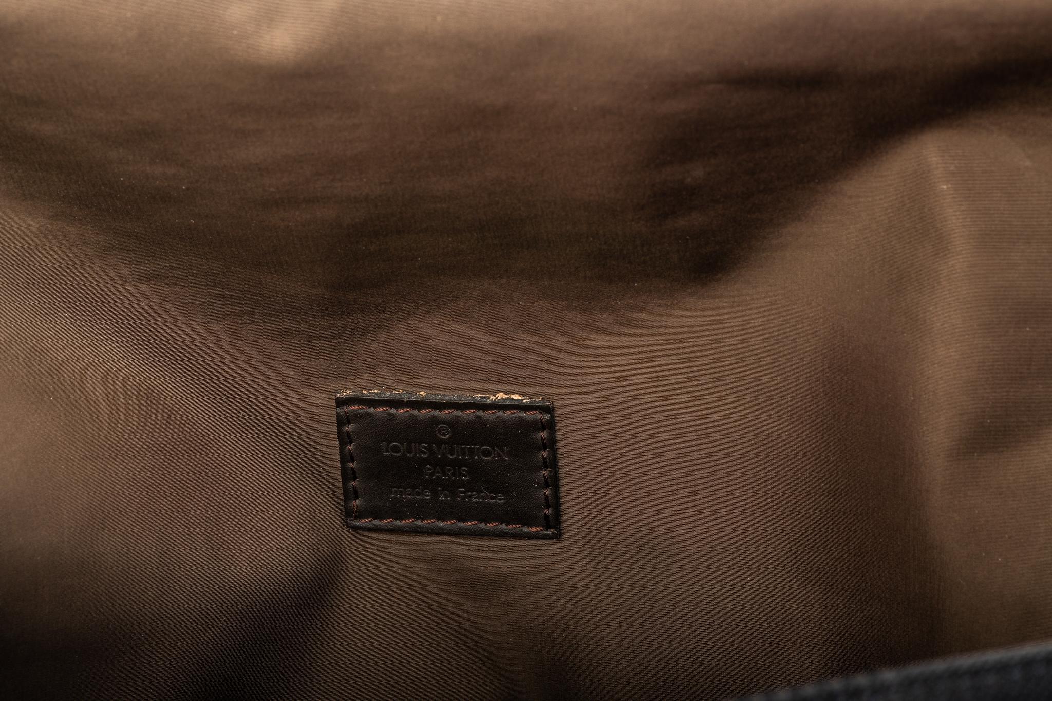 Louis Vuitton Black Men's Computer Bag Large For Sale 5