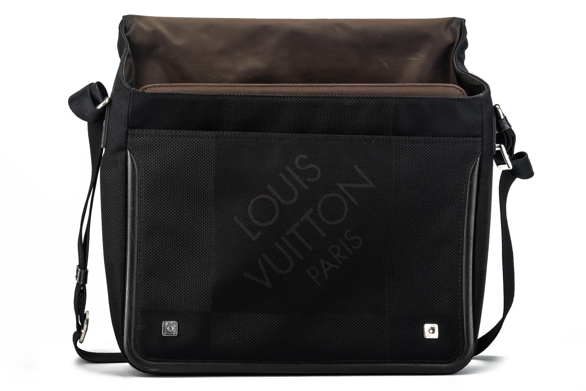 Louis Vuitton Black Men's Computer Bag Large For Sale 3