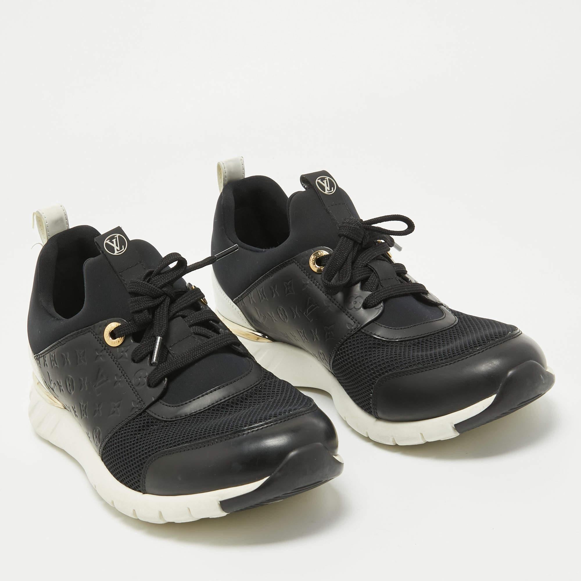 Louis Vuitton Black Mesh and Leather Trainer Sneakers Size 40 In Good Condition For Sale In Dubai, Al Qouz 2