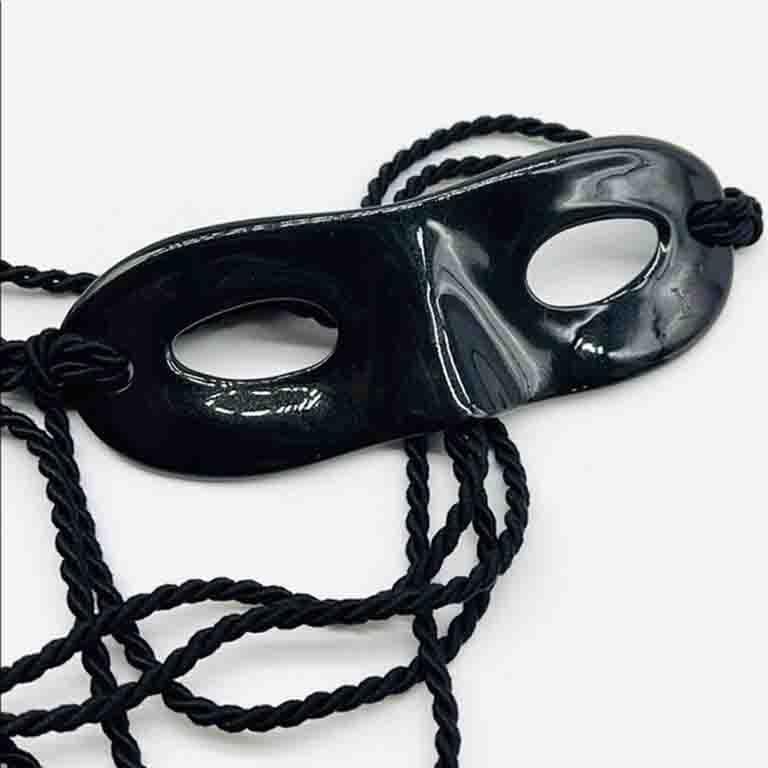 Louis Vuitton - Chapeau masque en métal noir à bandes de tête  en vente 2