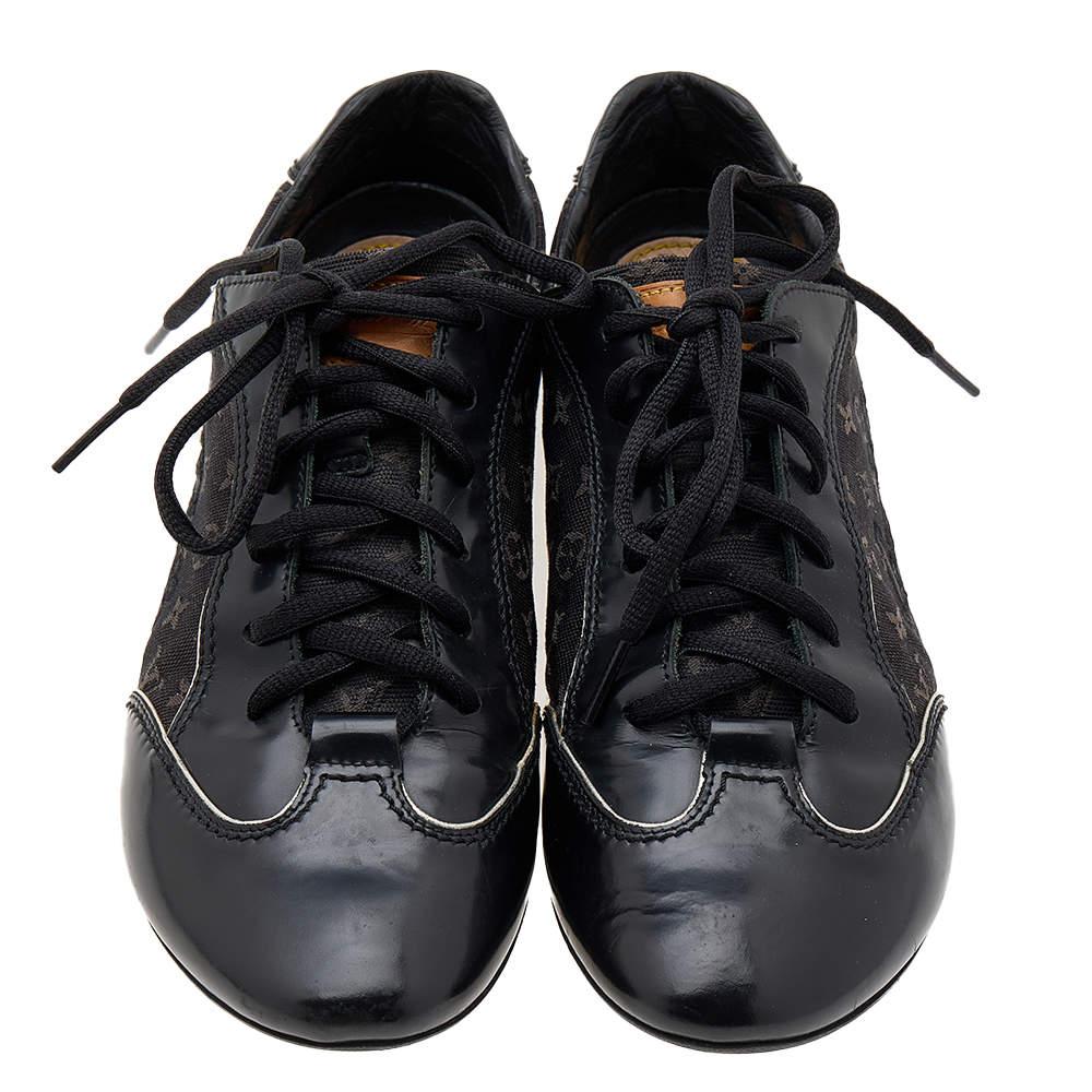 This pair of sneakers is crafted from monogram canvas and leather and is styled with lace-up vamps and neat stitches. Add a hint of luxury to your look with these rubber-soled sneakers. From the house of Louis Vuitton, these sneakers come in a