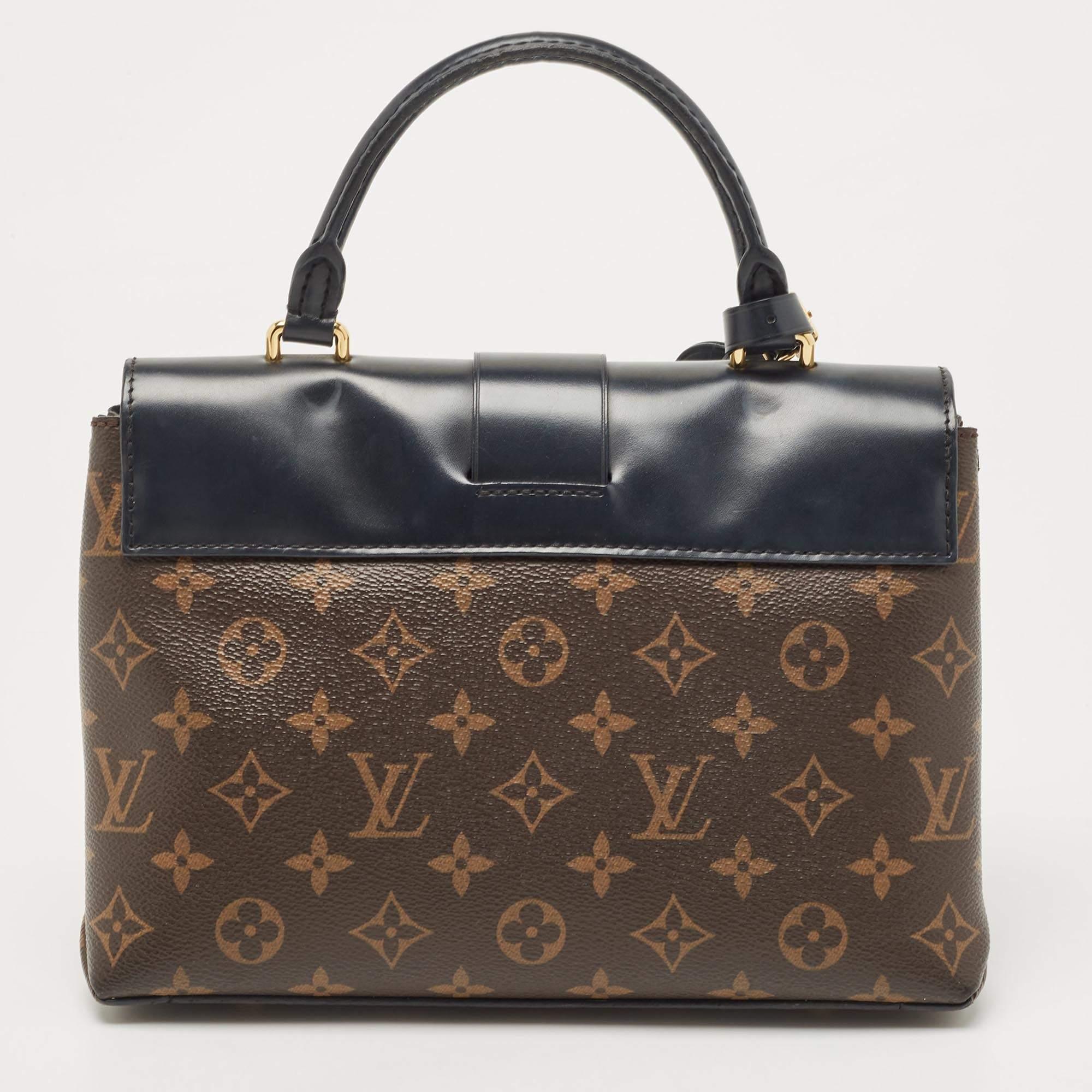Le creazioni di Louis Vuitton sono molto apprezzate per il loro stile e la loro funzionalità. Questa borsa, come tutte le altre, è resistente ed elegante. Con una finitura raffinata, la borsa è stata progettata per offrire un'esperienza di lusso.