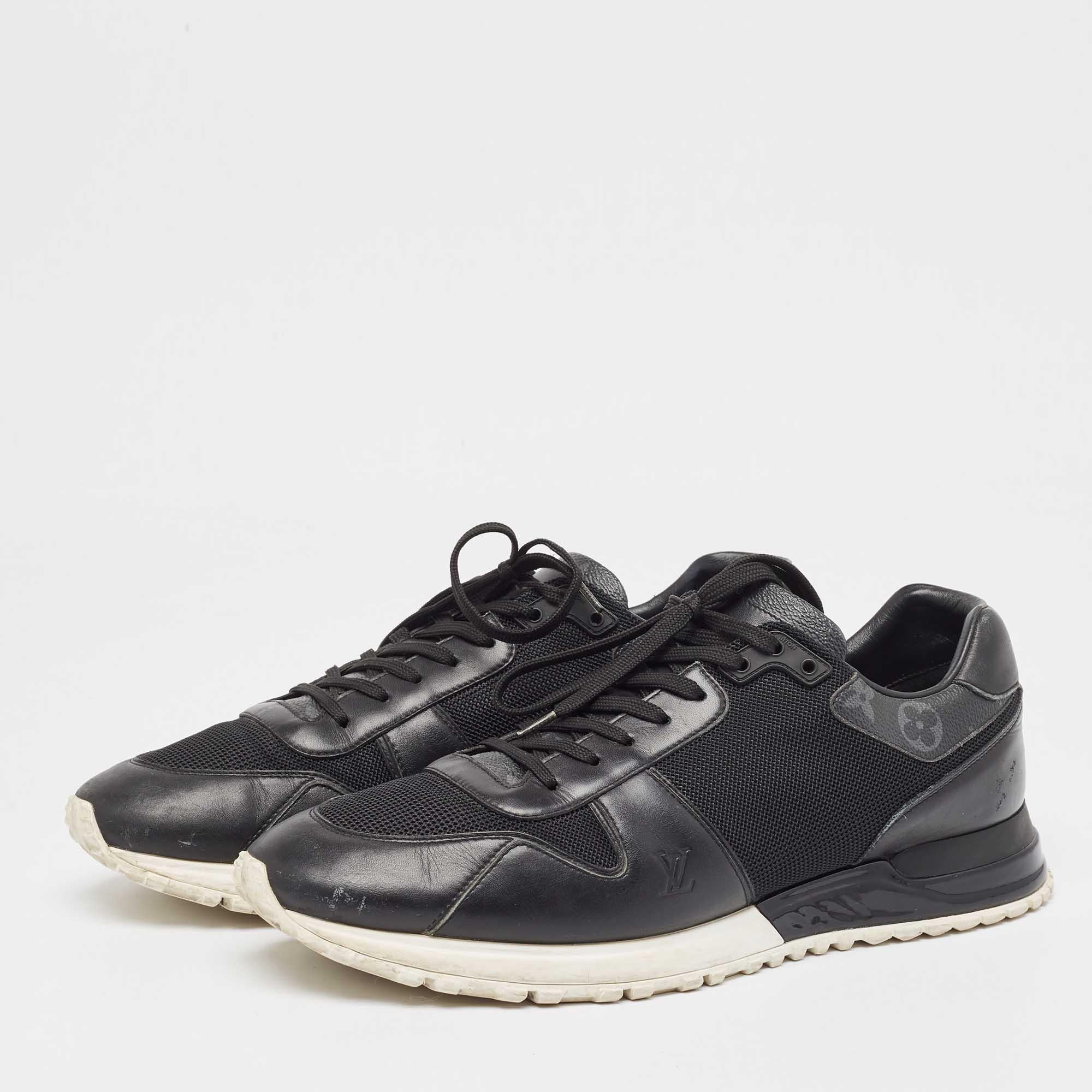 Upgrade your style with these LV sneakers. Meticulously designed for fashion and comfort they're the ideal choice for a trendy and comfortable stride.