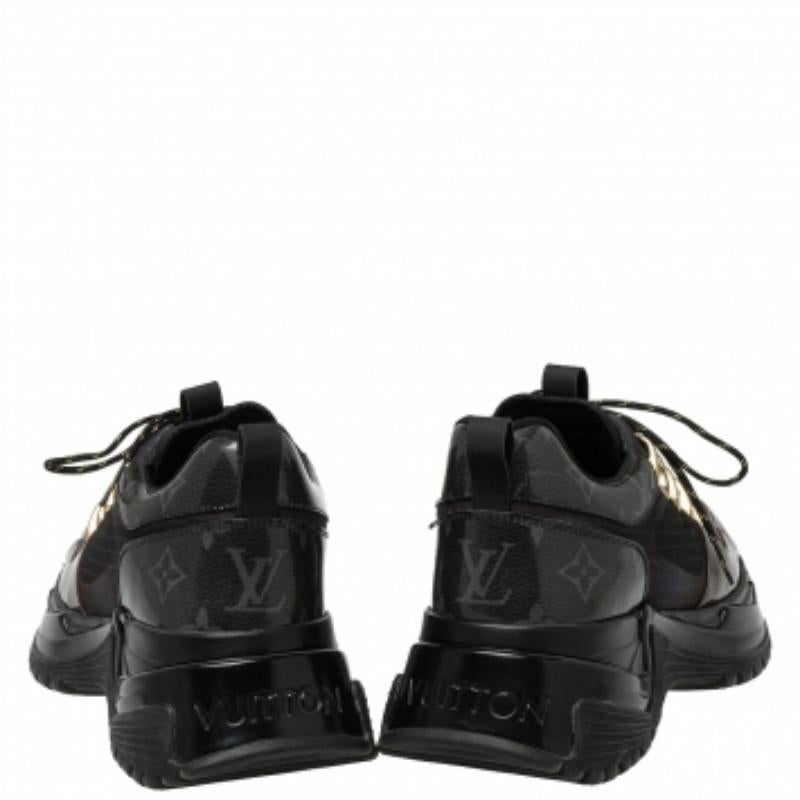 Louis Vuitton Black Monogram Canvas And Mesh Run Away Pulse Sneakers Size 38.5 en vente 1