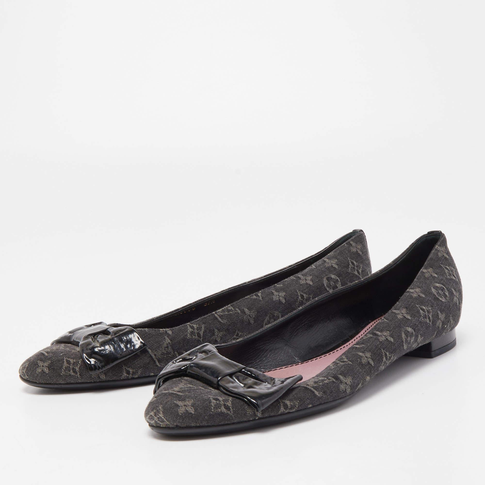 Women's Louis Vuitton Black Monogram Canvas and Patent Leather Bow Ballet Flats Size 37. For Sale