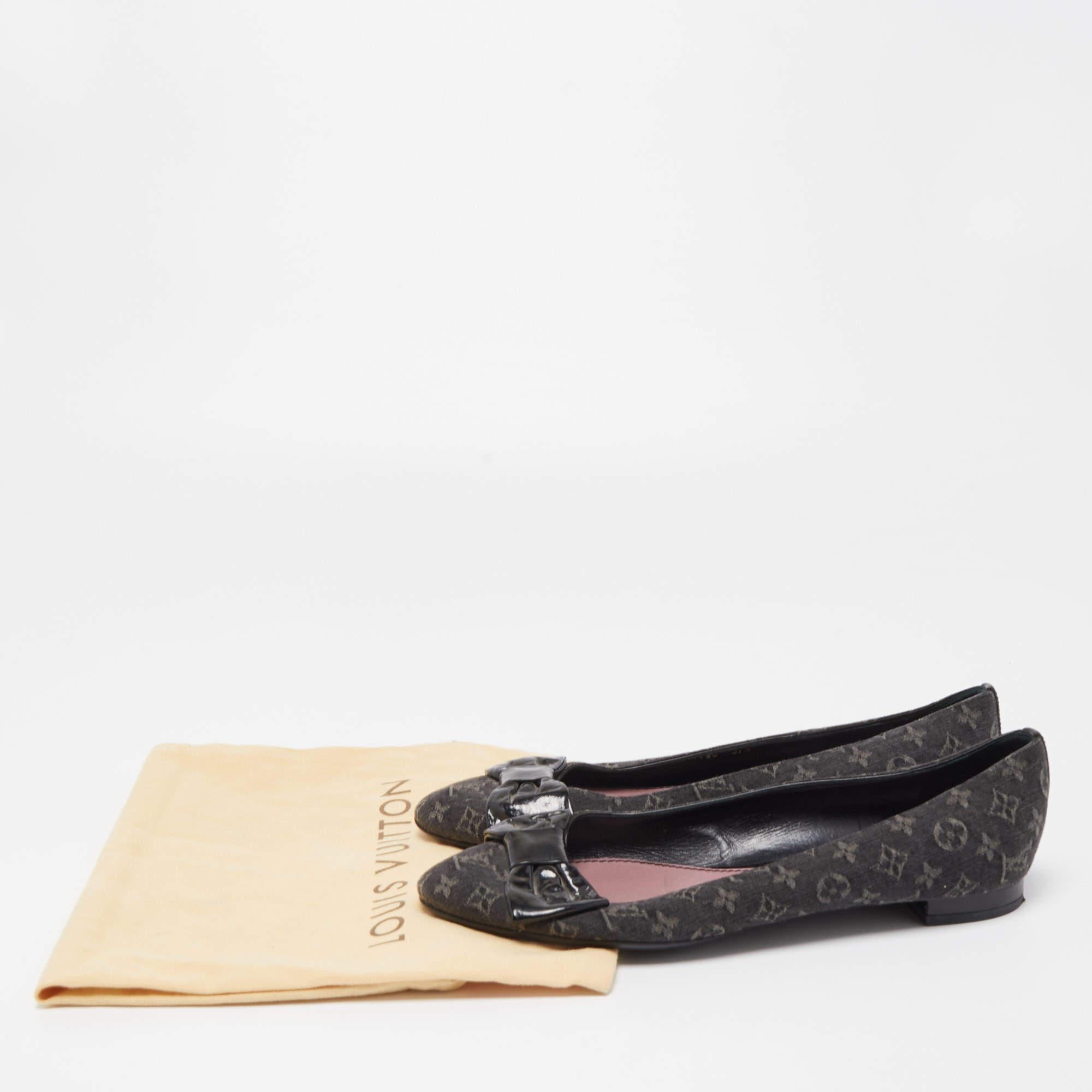 Louis Vuitton Black Monogram Canvas and Patent Leather Bow Ballet Flats Size 37. For Sale 5
