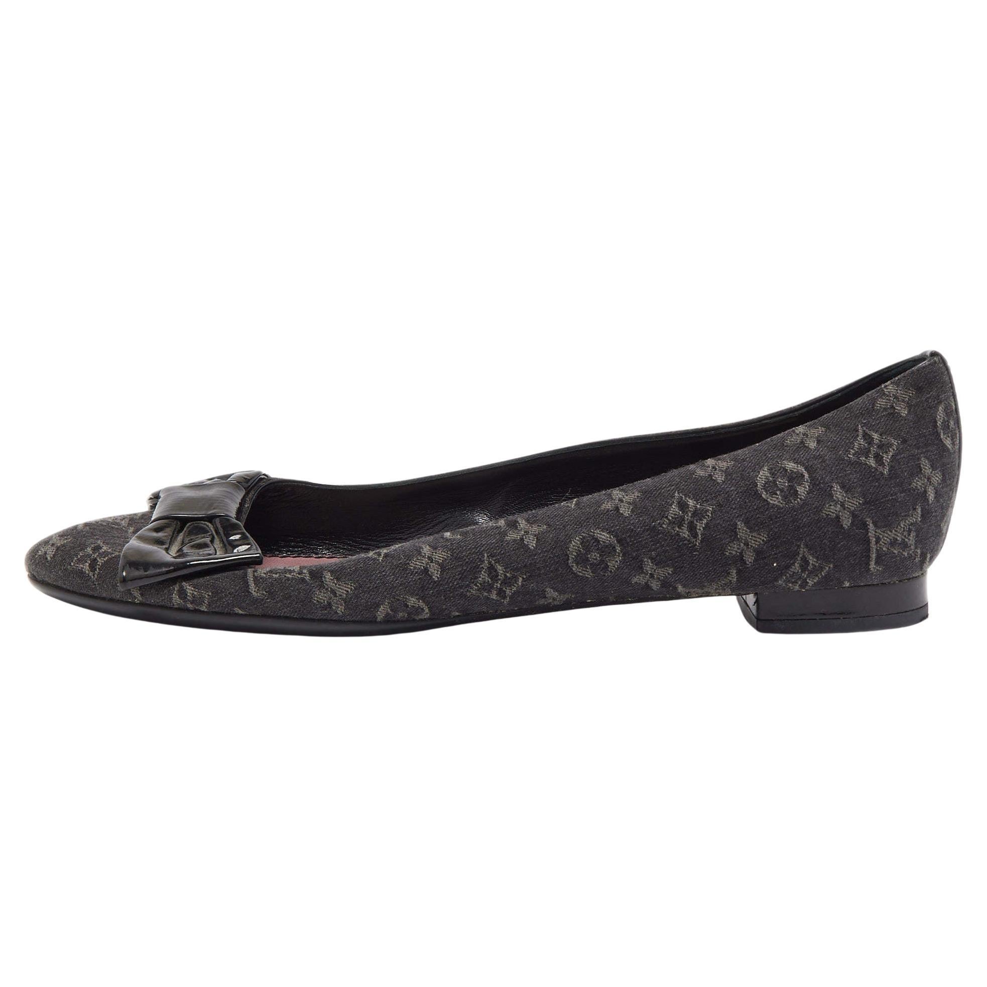 Louis Vuitton Black Monogram Canvas and Patent Leather Bow Ballet Flats Size 37. For Sale