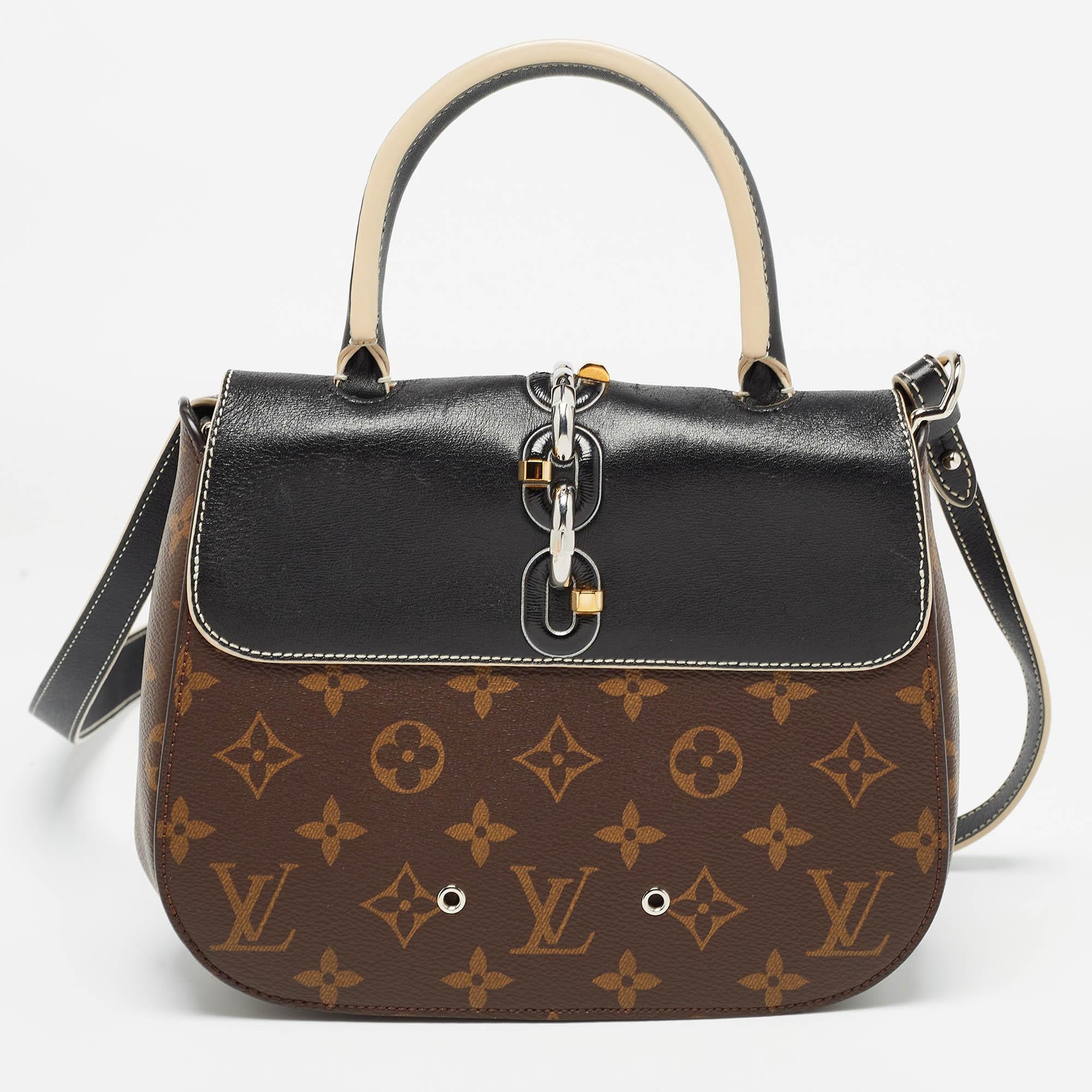 Women's Louis Vuitton Black Monogram Canvas Chain It PM Bag