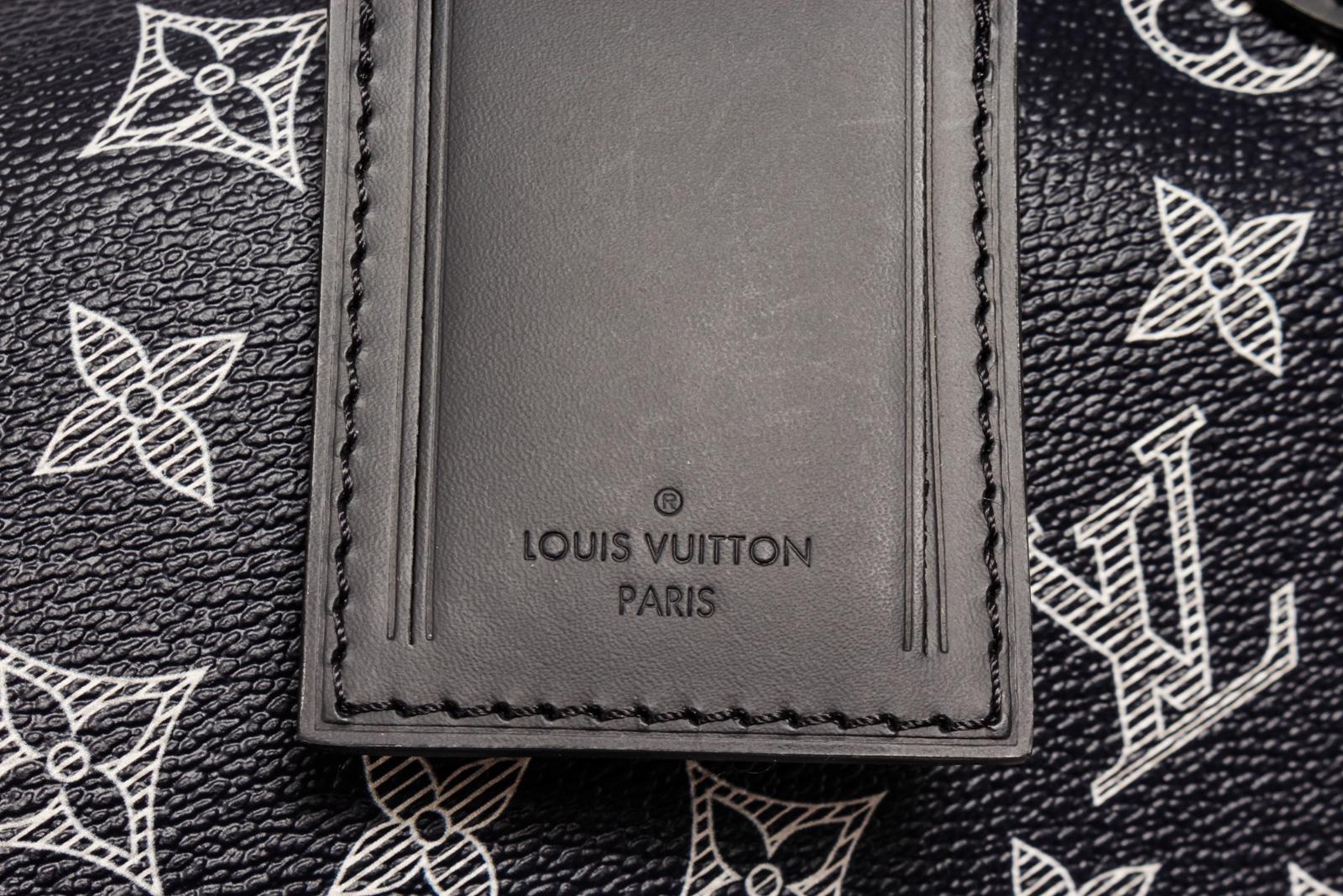 louis vuitton black background