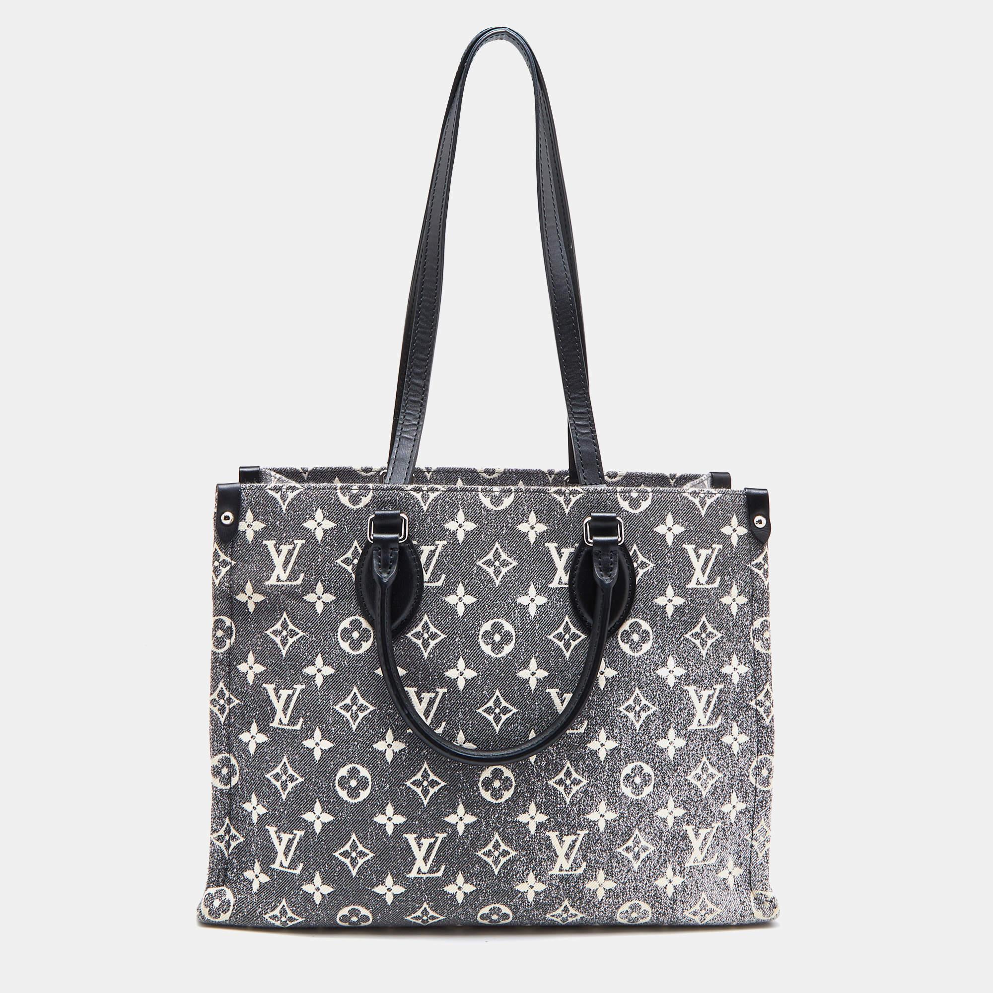 This Onthego bag easily delivers on the sophisticated charm of Louis Vuitton. This creation has been beautifully crafted from bicolor Monogram Denim and leather. The interior is lined with denim and sized to hold all your essentials. The bag is