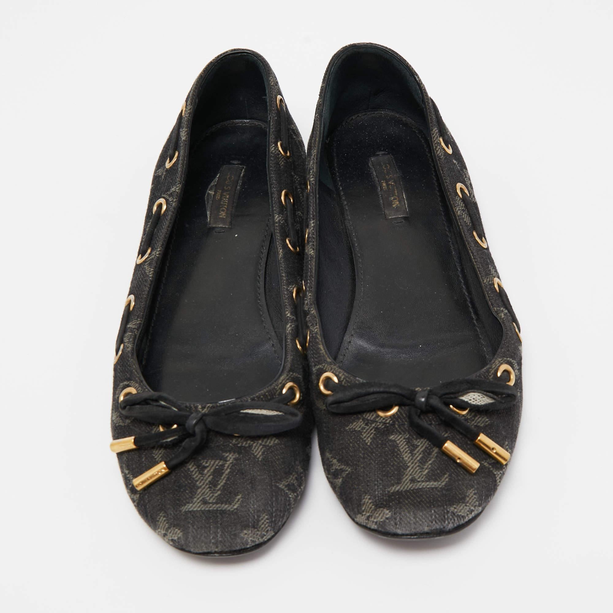 Louis Vuitton Black Monogram Denim Bow Ballet Flats Size 38 In Good Condition In Dubai, Al Qouz 2