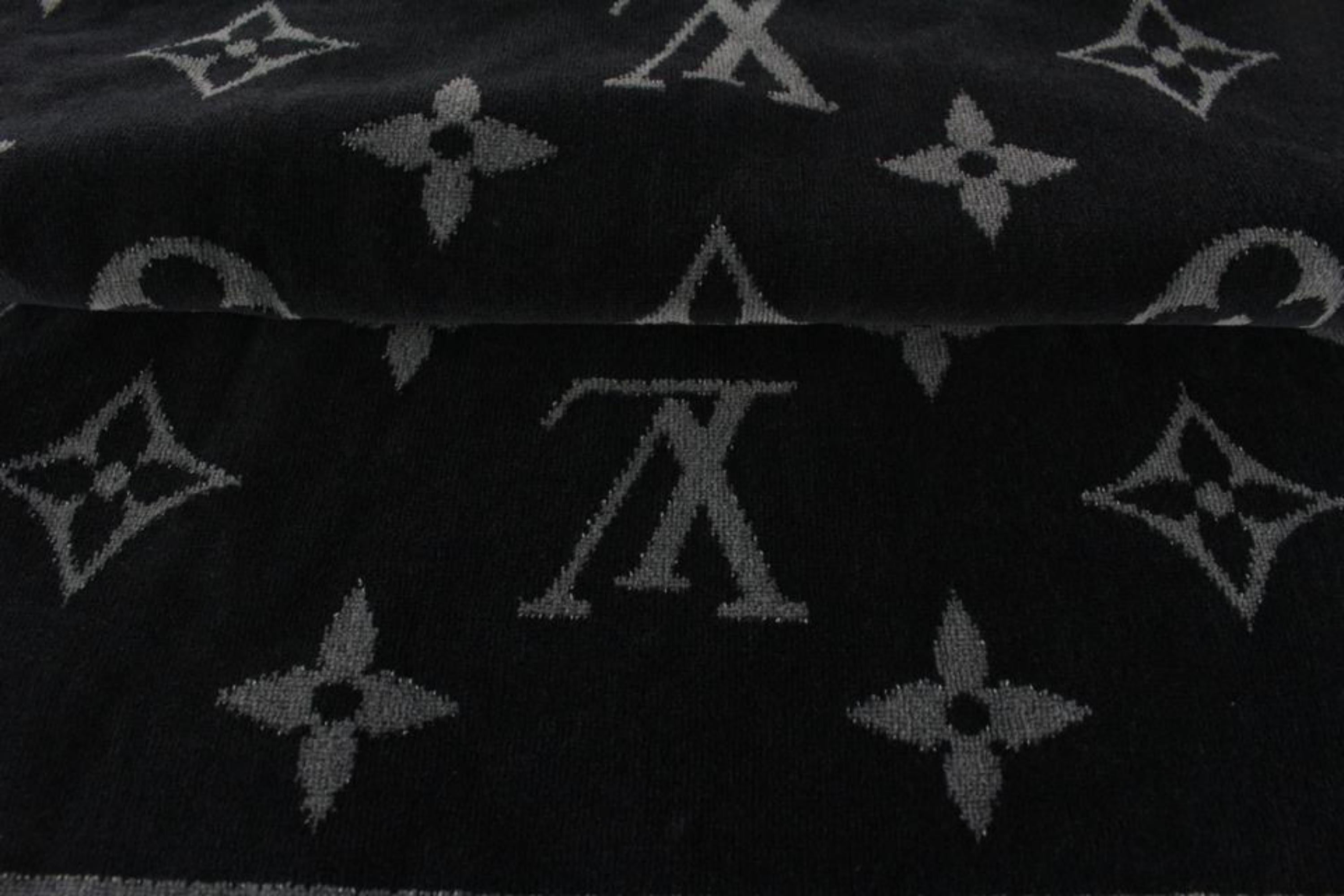 Louis Vuitton Black Towel - 3 For Sale on 1stDibs  lv beanie pandabuy, lv  scarf pandabuy, lv bag pandabuy