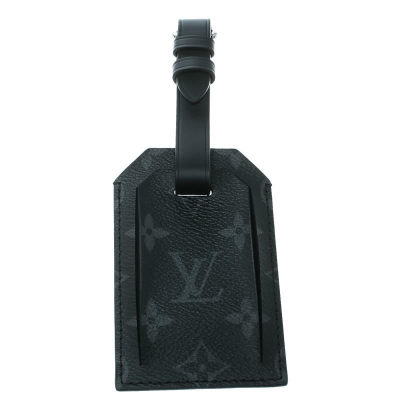 Rendered in the monogram coated canvas, this luggage tag from Louis Vuitton will elevate the looks of your chic travel bags. It is designed in a simple shape. This tag, a smart accessory from the label, is complete with a detachable leather strap