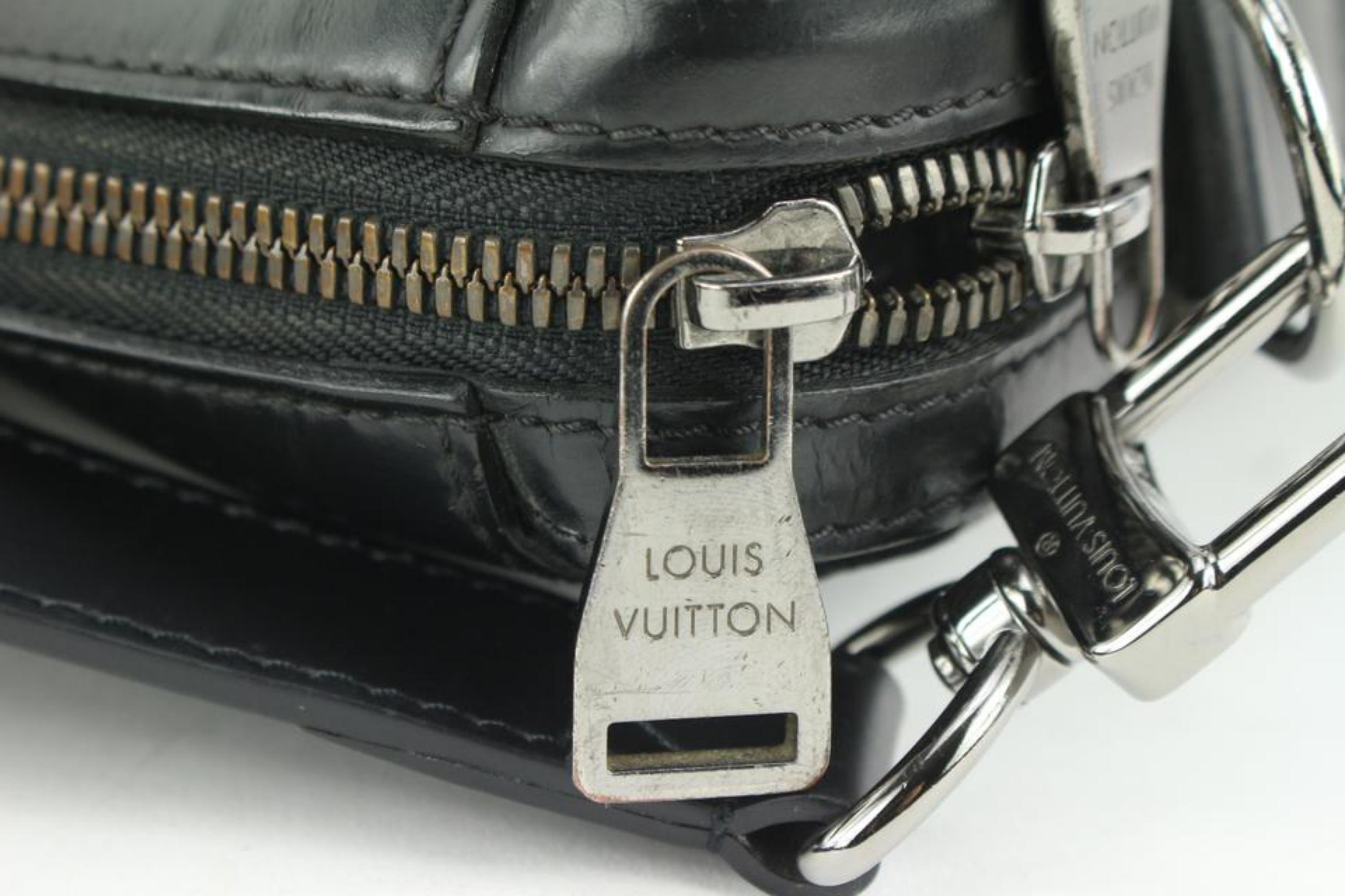 Louis Vuitton Black Monogram Eclipse Explorer 2way Tote Bag 16lv51
Date Code/Serial Number: AR4126
Made In: France
Measurements: Length:  16