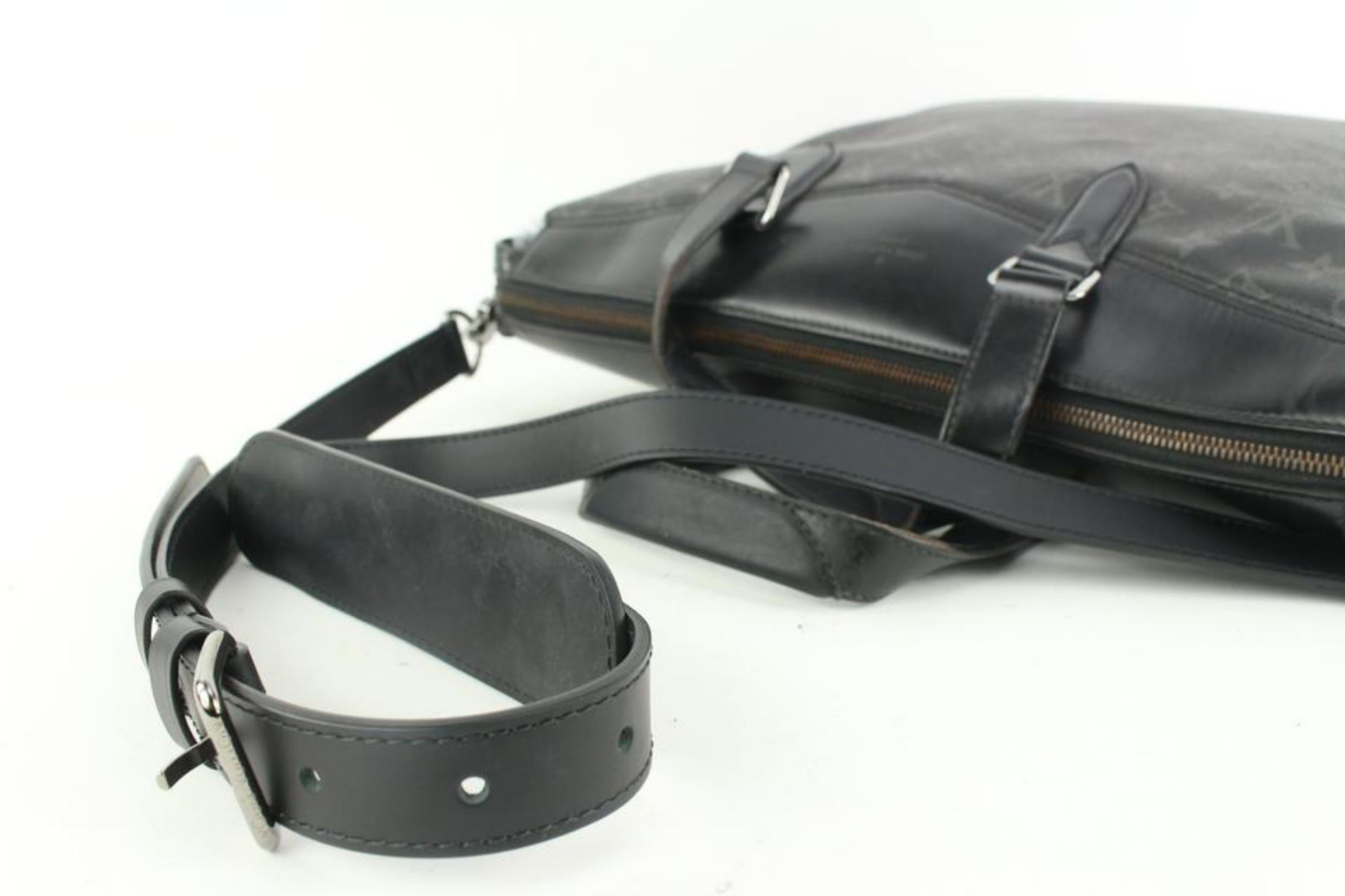 Women's Louis Vuitton Black Monogram Eclipse Explorer 2way Tote Bag 16lv51