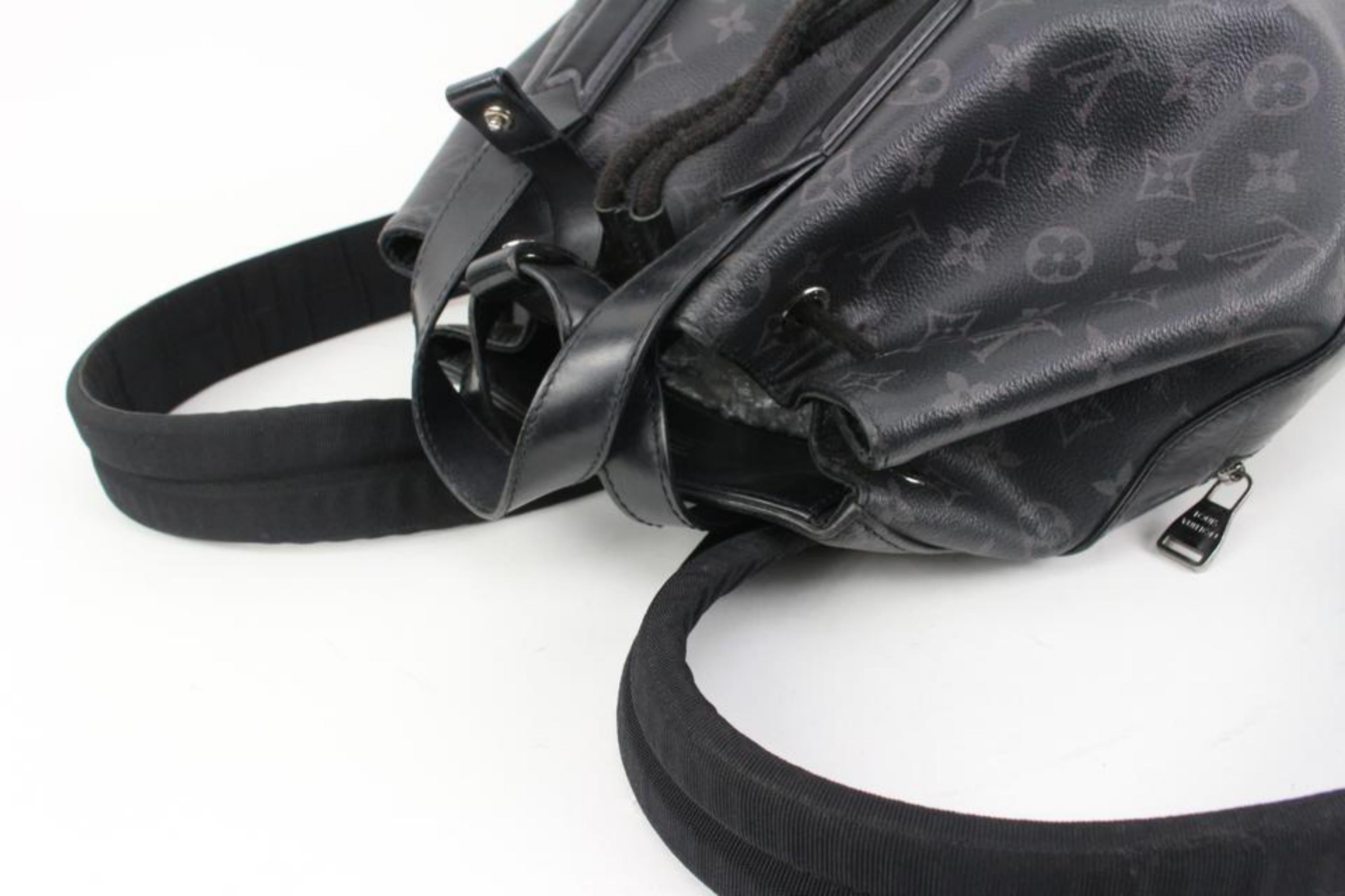 Louis Vuitton Black Monogram Eclipse Explorer Backpack s329lk16 In Good Condition In Dix hills, NY
