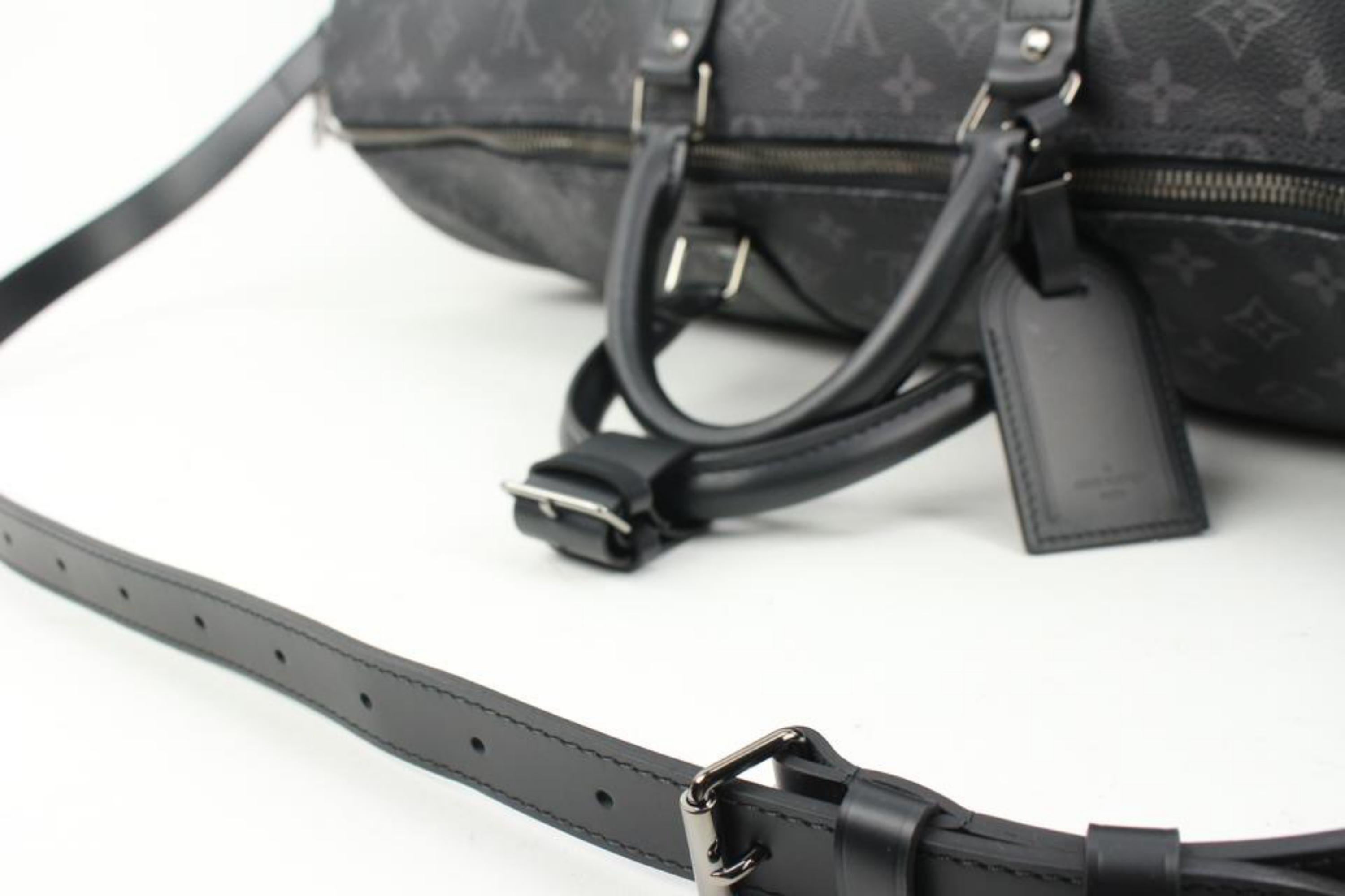 Louis Vuitton Black Monogram Eclipse Keepall Bandouliere 55 Duffle Bag Strap 39L In Excellent Condition For Sale In Dix hills, NY
