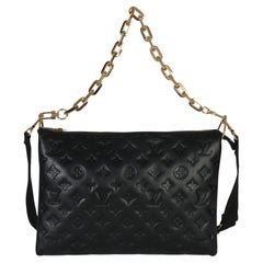 Louis Vuitton Coussin in pelle d'agnello nera con Monogram in rilievo MM