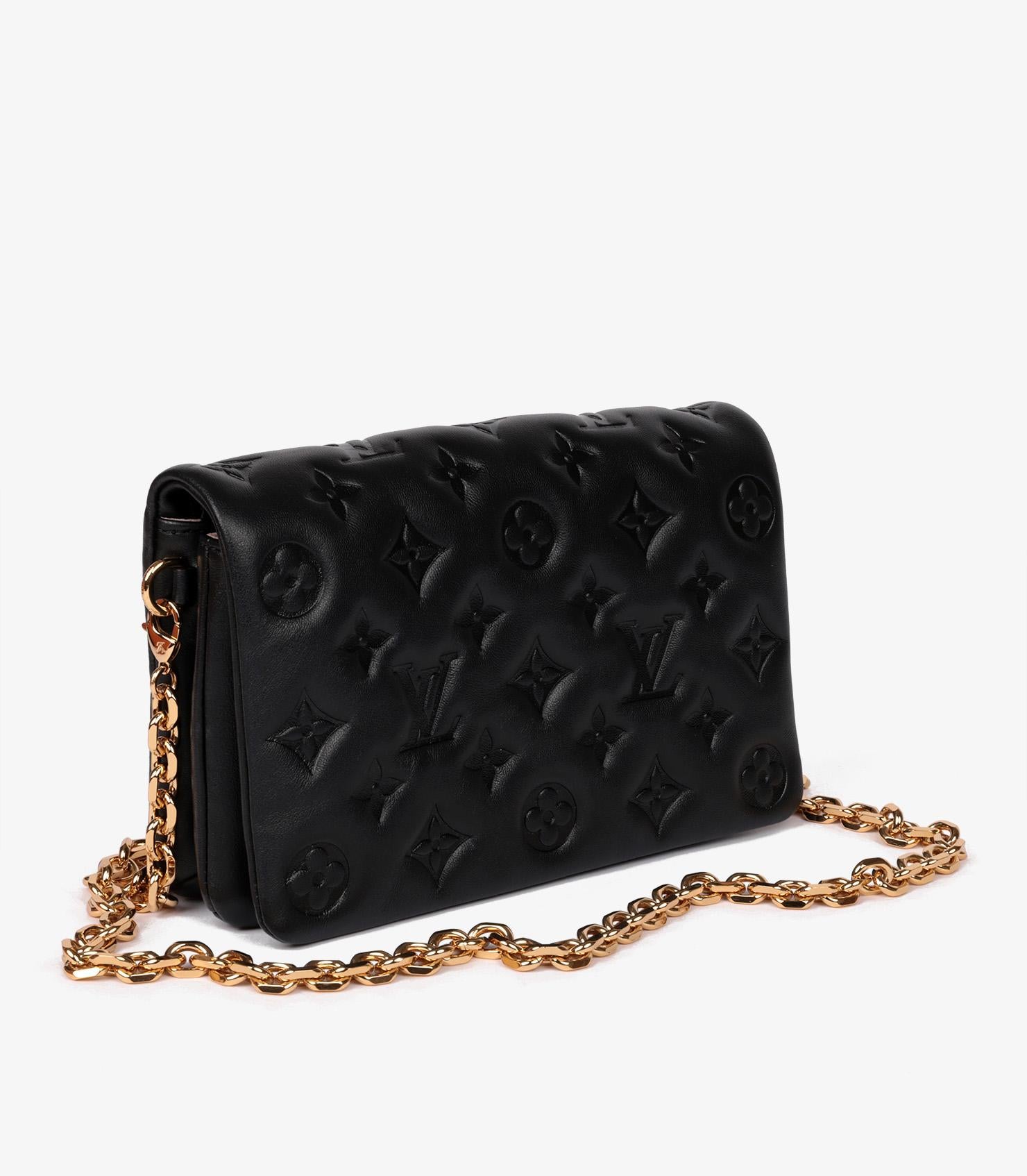 Louis Vuitton Schwarz Monogram geprägte Lammleder Coussin Pochette 

Details zum Produkt
Xupes Ref: CB1254
Marke: Louis Vuitton
Modell: Coussin Pochette
Typ: Schulter, Umhängetasche 
Alter: 2022
Begleitet von: Louis Vuitton Staubbeutel, Box,