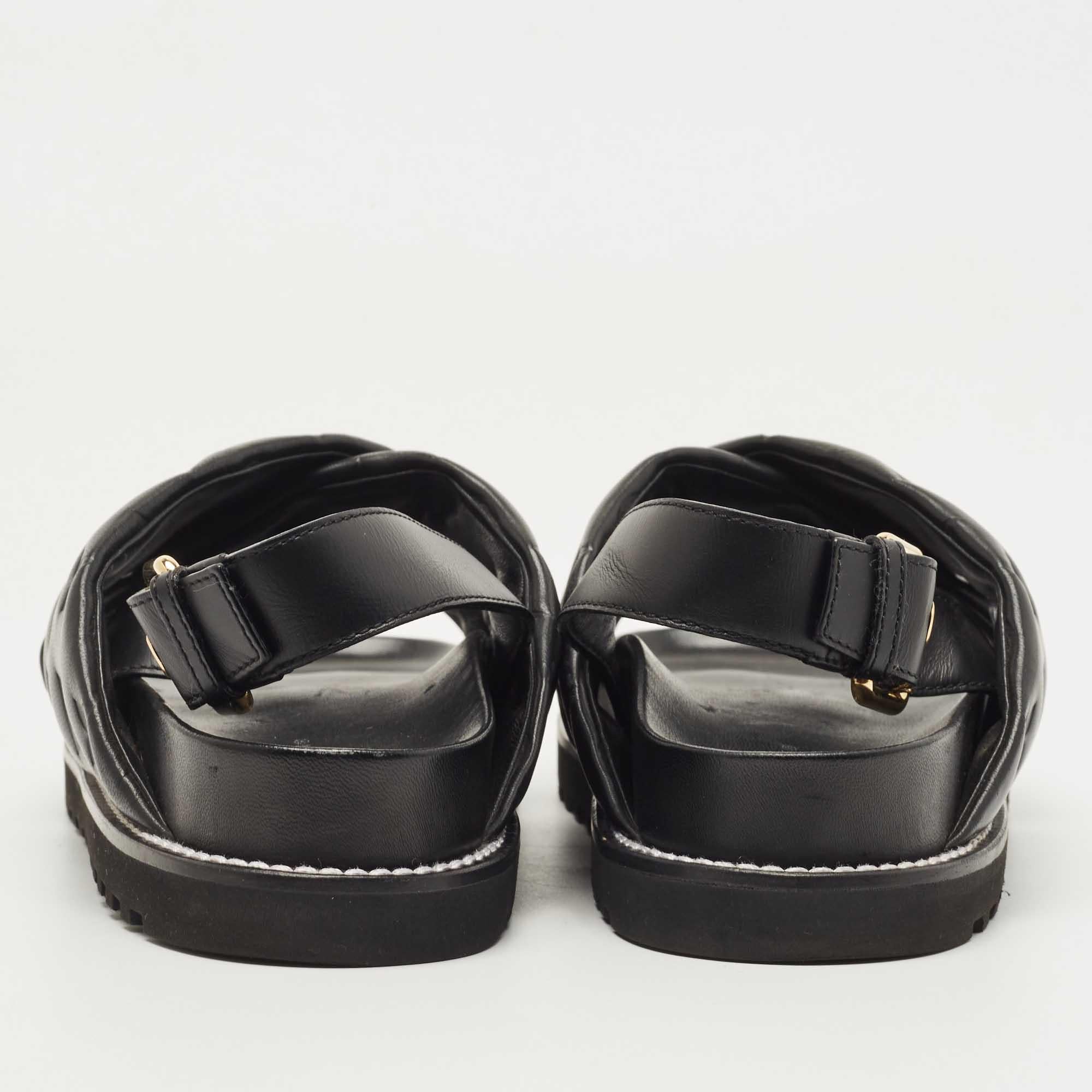 Louis Vuitton Black Monogram Embossed Leather Paseo Flat Sandals Size 39 In Excellent Condition In Dubai, Al Qouz 2