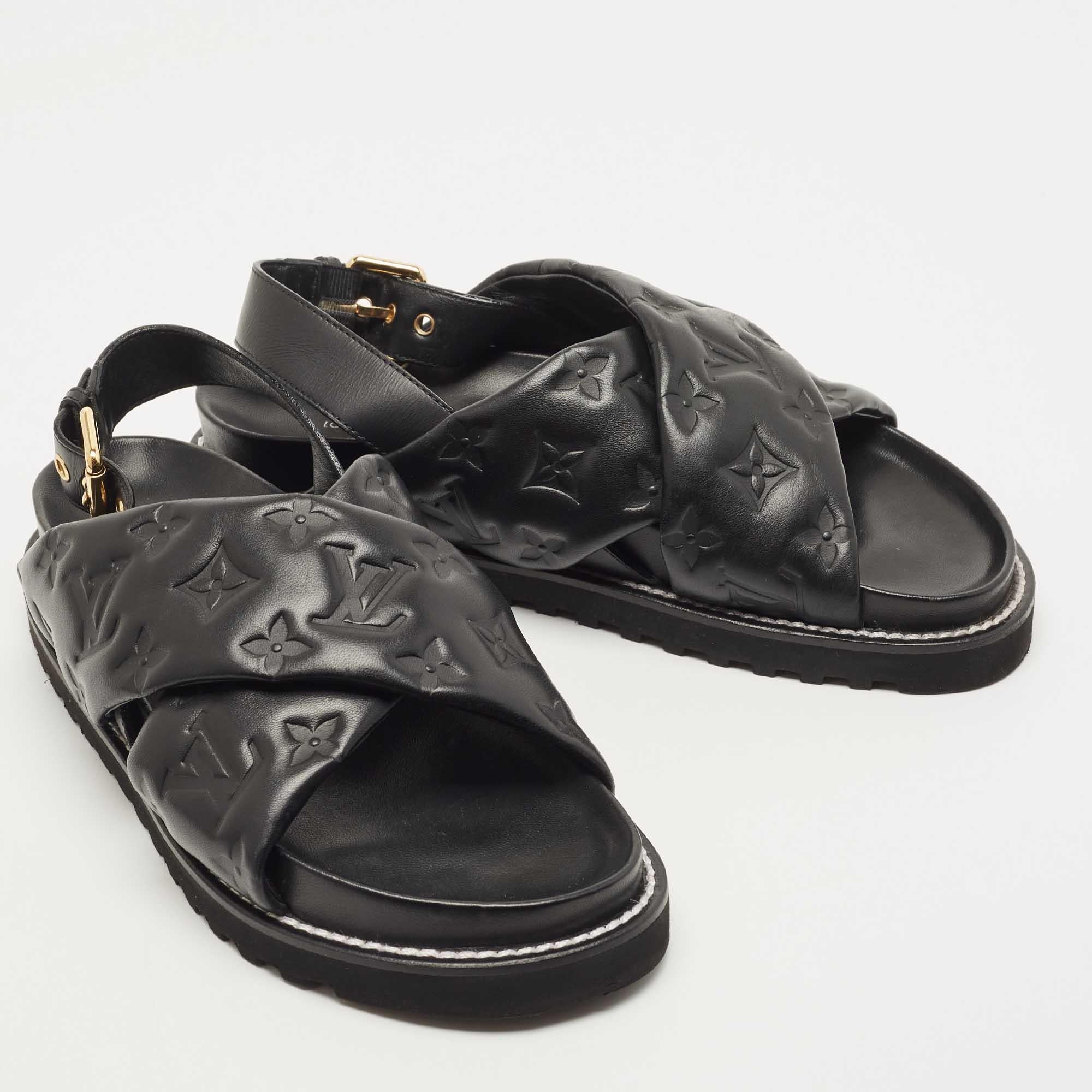 Louis Vuitton Black Monogram Embossed Leather Paseo Flat Sandals Size 39 In New Condition In Dubai, Al Qouz 2