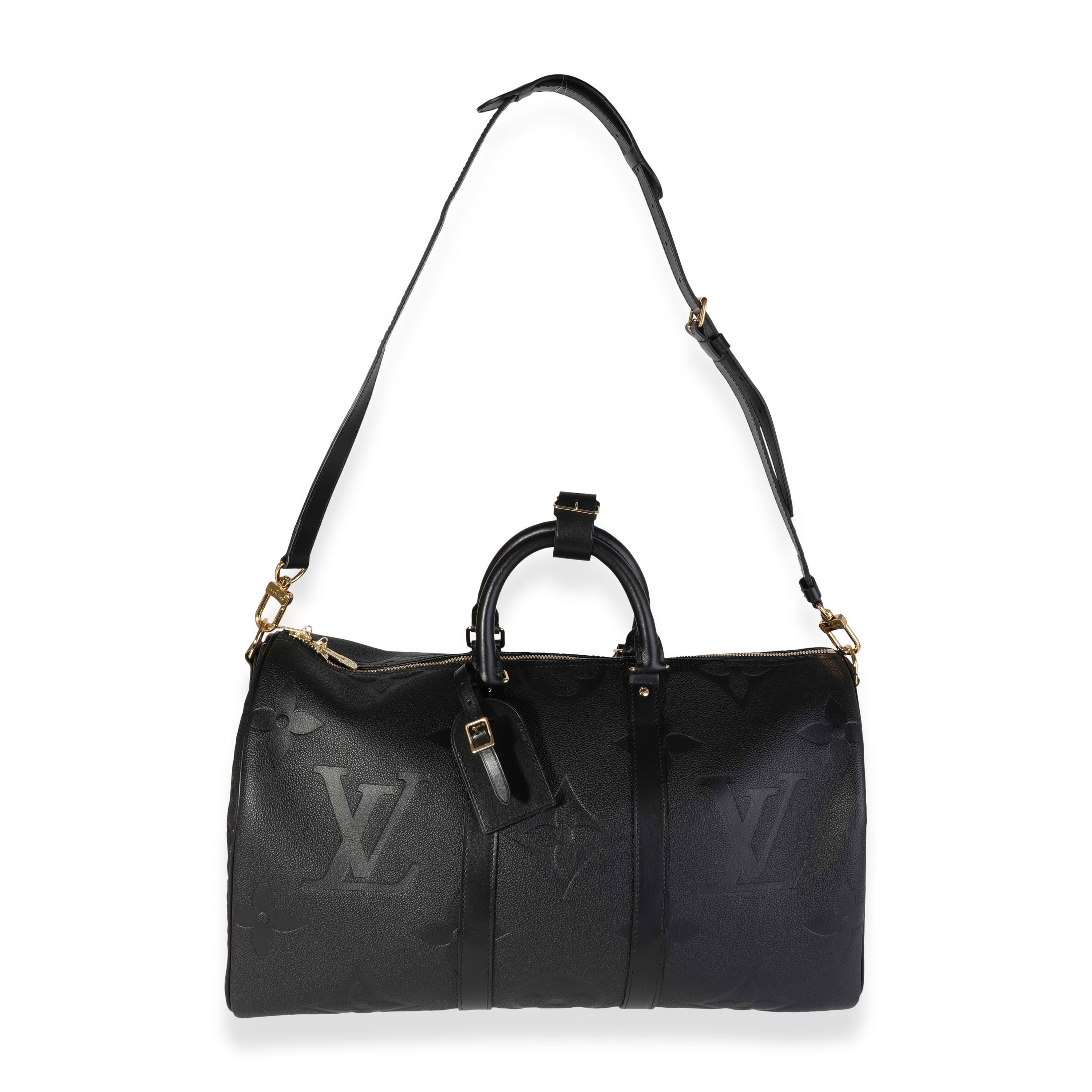 Auflistung Titel: Louis Vuitton Schwarz Monogram Empreinte Giant Keepall Bandoulière 45
SKU: 118398
MSRP: 3700.00
Zustand: Gebraucht (3000)
Handtasche Zustand: Nie getragen
Marke: Louis Vuitton
Modell: Empreinte Monogram Giant Keepall Bandouliere