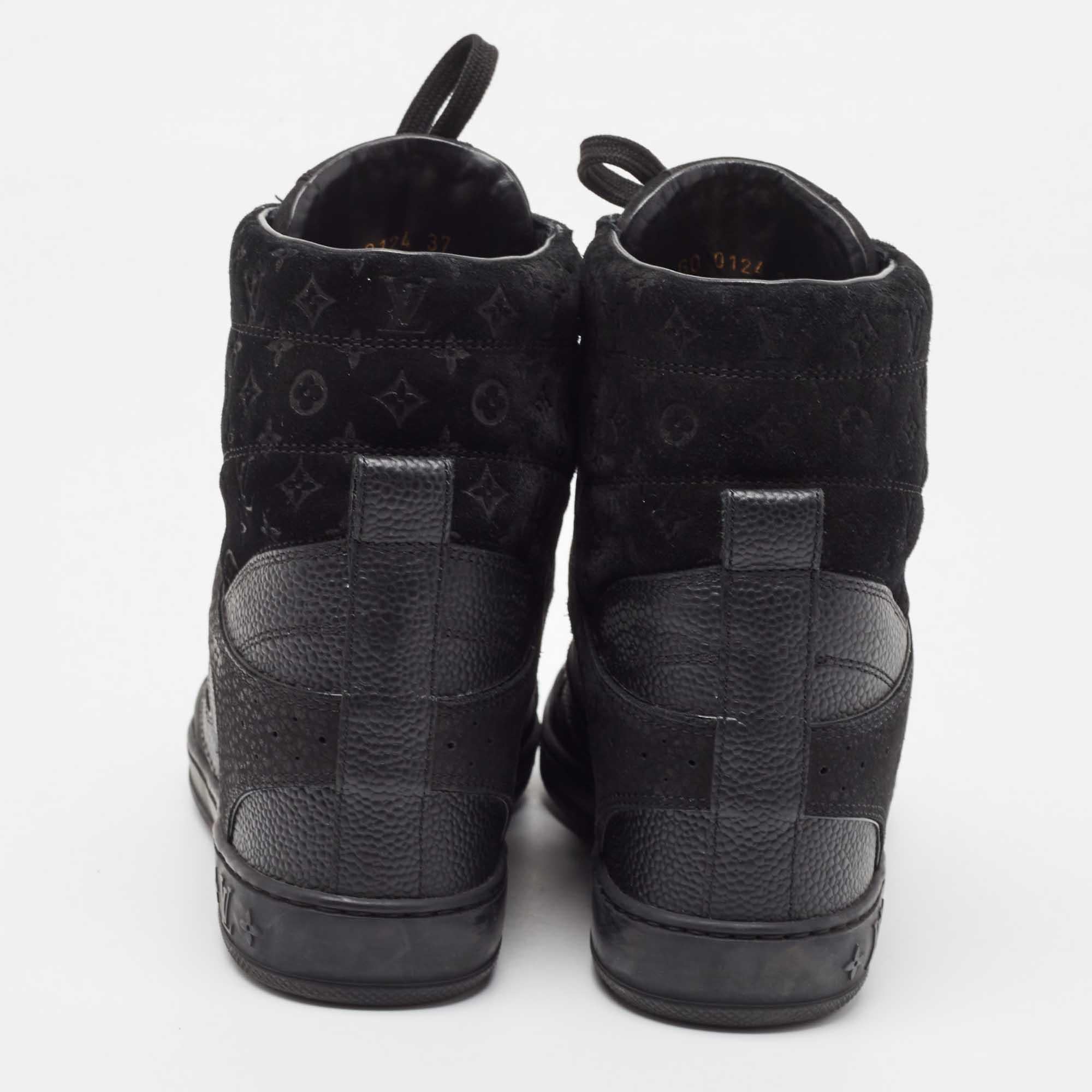 Louis Vuitton Black Monogram Empreinte Leather And Suede High Top Sneakers Size  In Good Condition For Sale In Dubai, Al Qouz 2