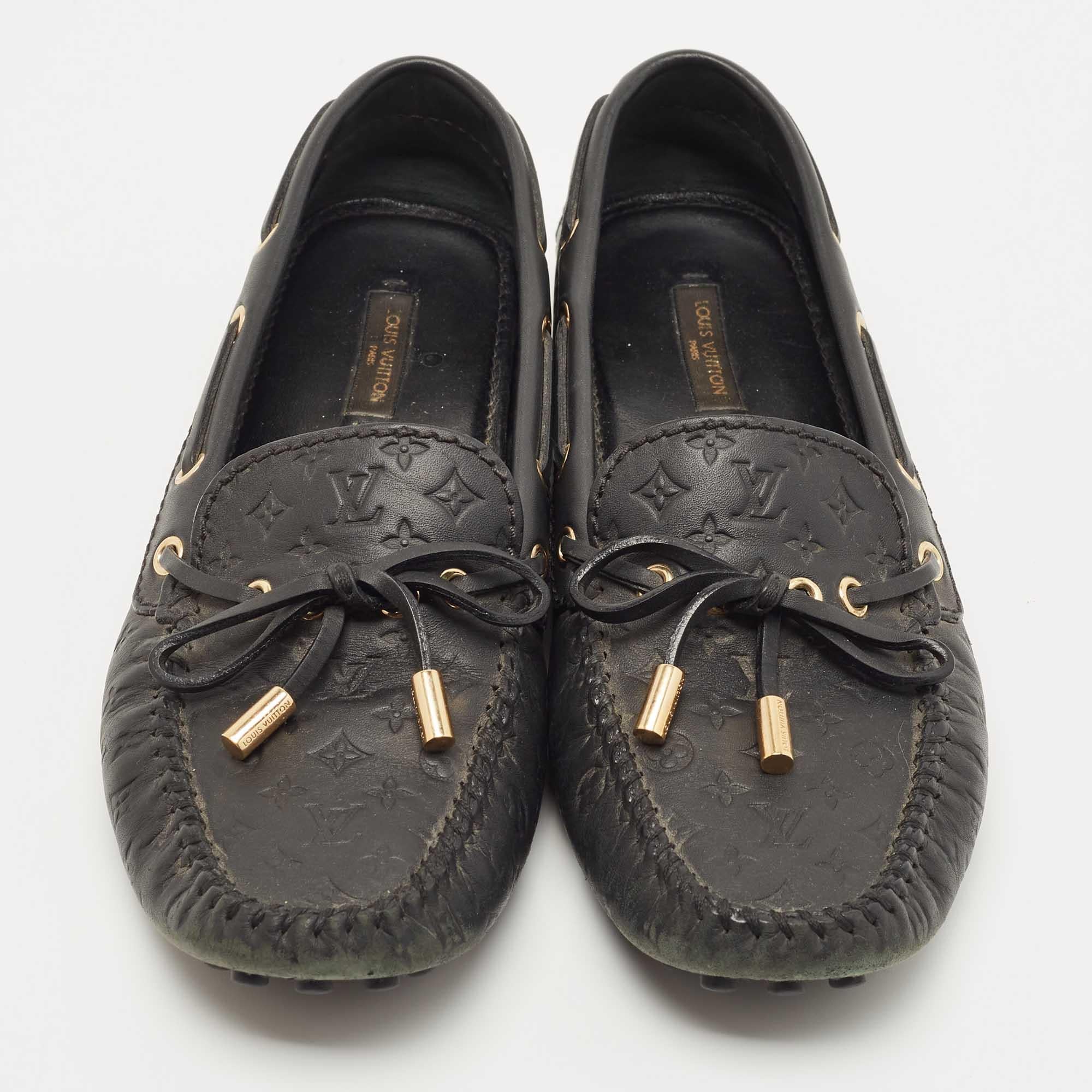 These Gloria loafers by Louis Vuitton are stylish and comfortable. Made from Monogram Empreinte leather, they feature knotted bows with gold-tone eyelets. They come with pebbled rubber soles and counters. The insoles are leather lined and carry the