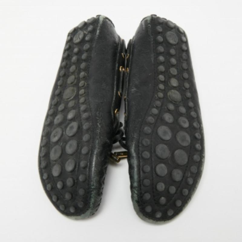 Louis Vuitton Black Monogram Empreinte Leather Gloria Loafers Size 37.5 In Good Condition For Sale In Dubai, Al Qouz 2