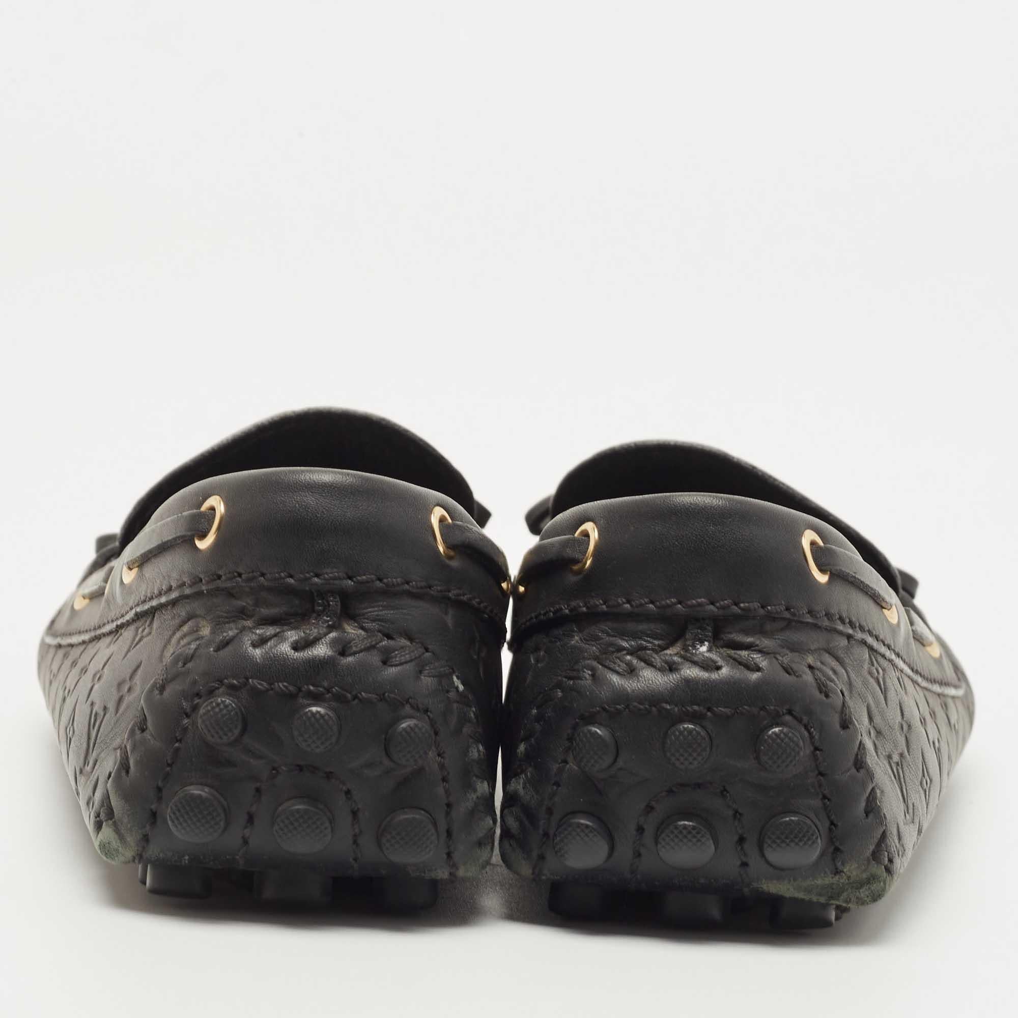 Louis Vuitton Black Monogram Empreinte Leather Gloria Loafers Size 37.5 In Good Condition For Sale In Dubai, Al Qouz 2
